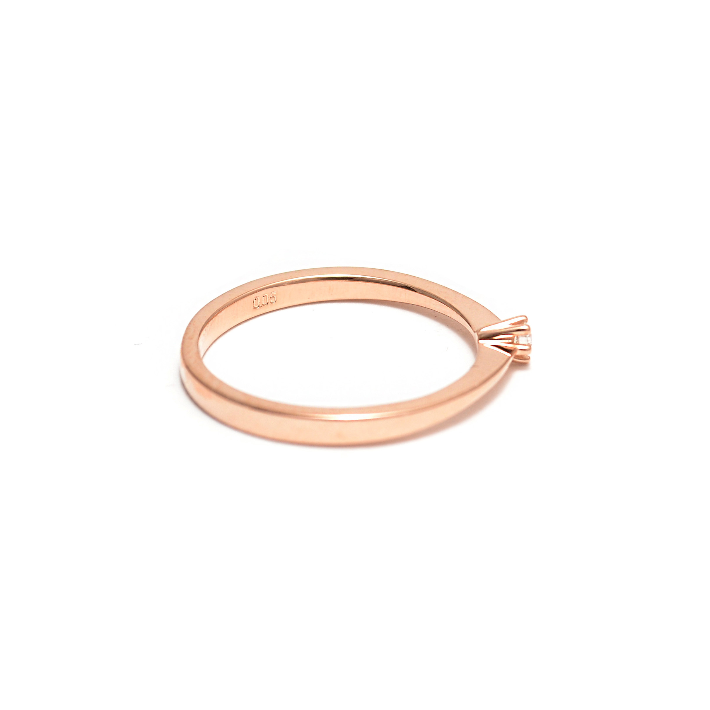 Gold ring with diamond