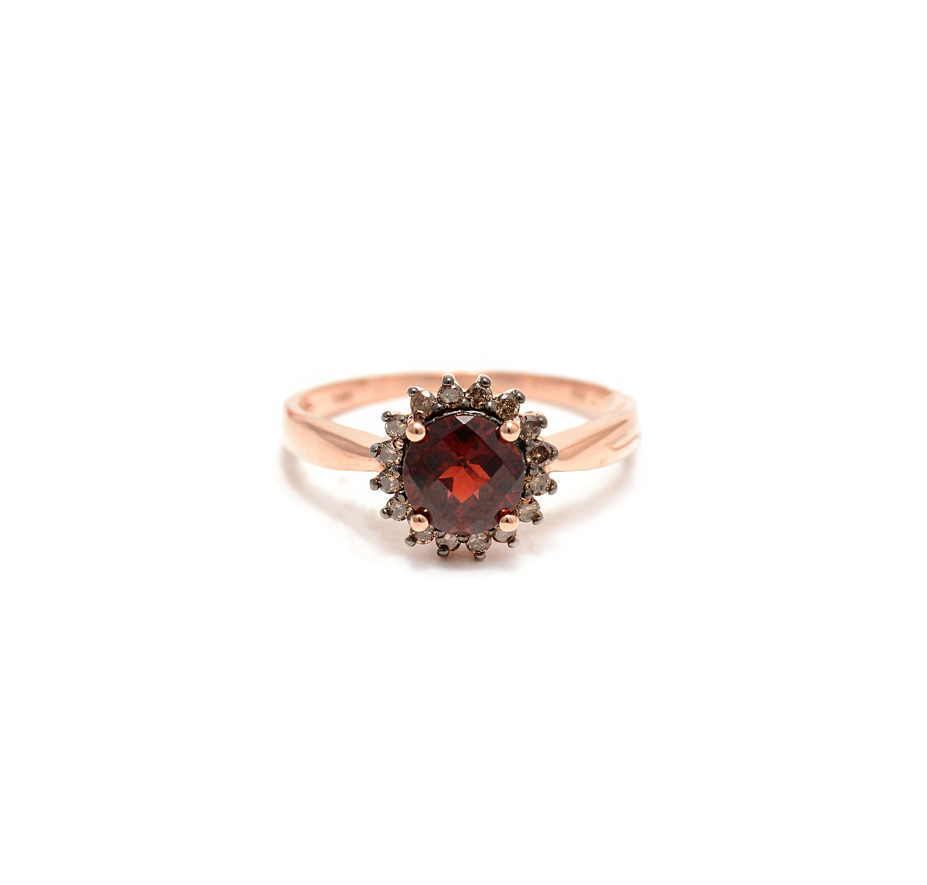 Garnet gold ring with diamonds