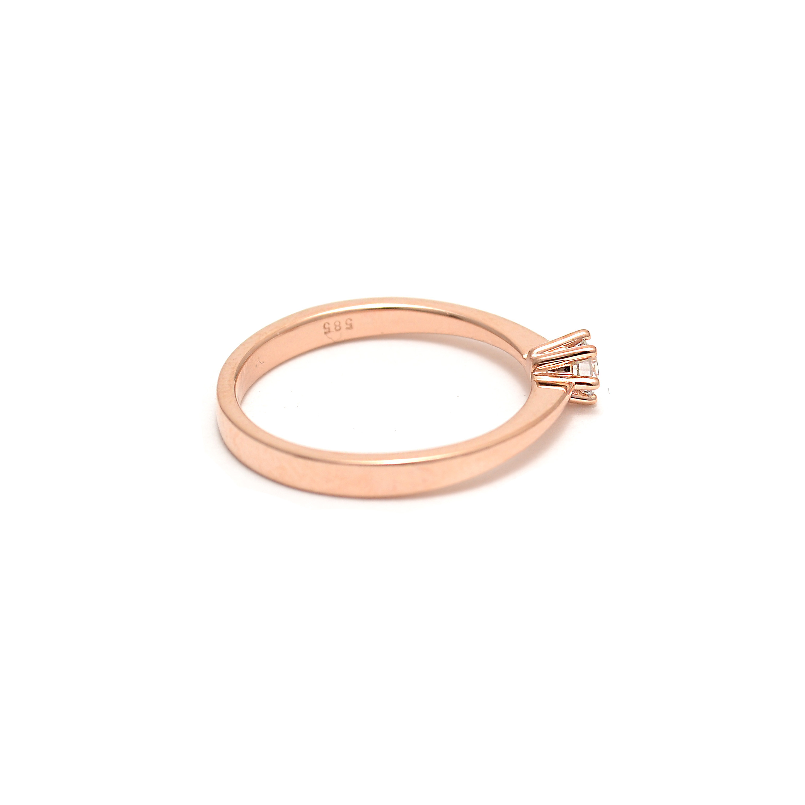 Gold ring with diamond