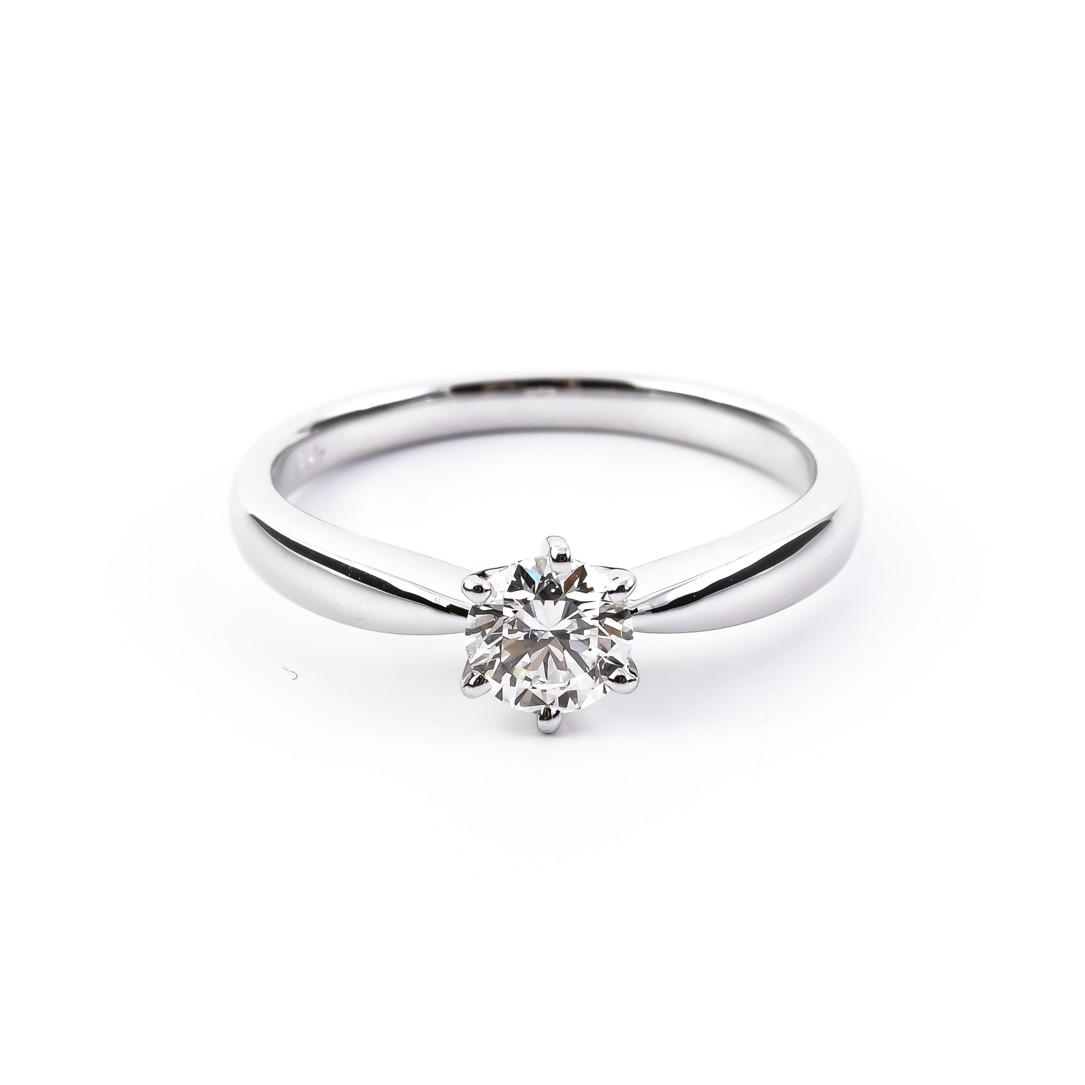 Gold ring with diamond