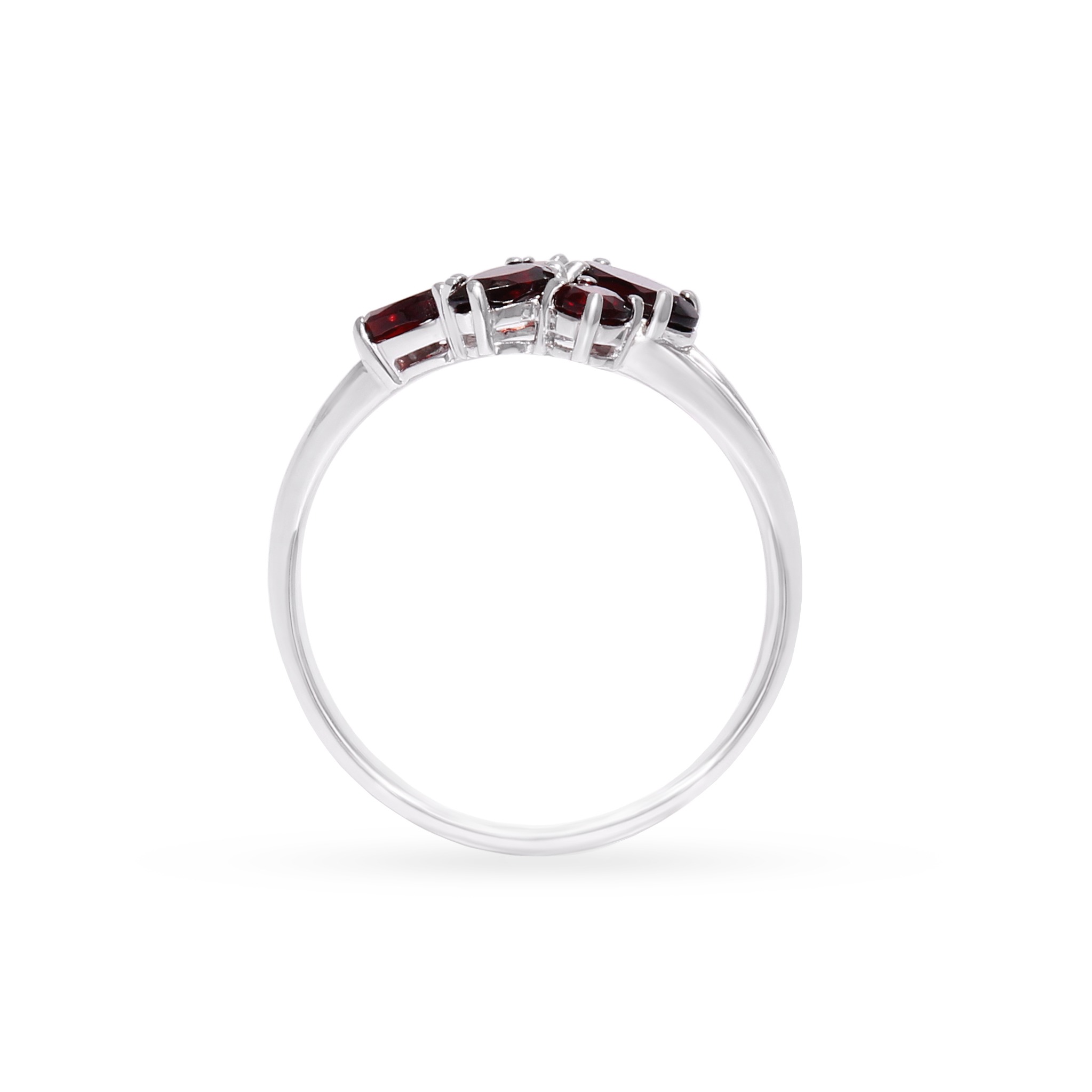 Серебряное кольцо с гранатом