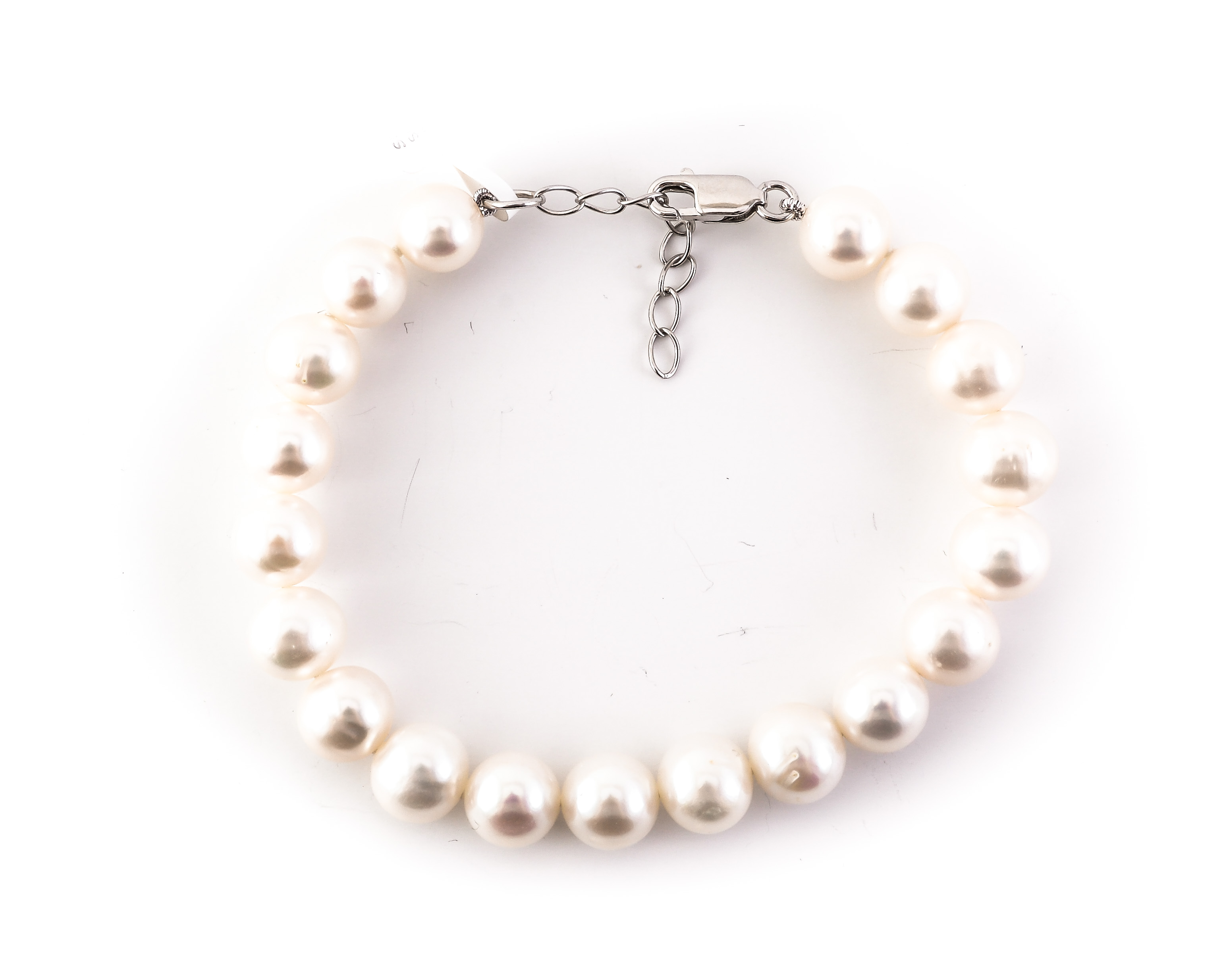 Silver bracelet with pearl