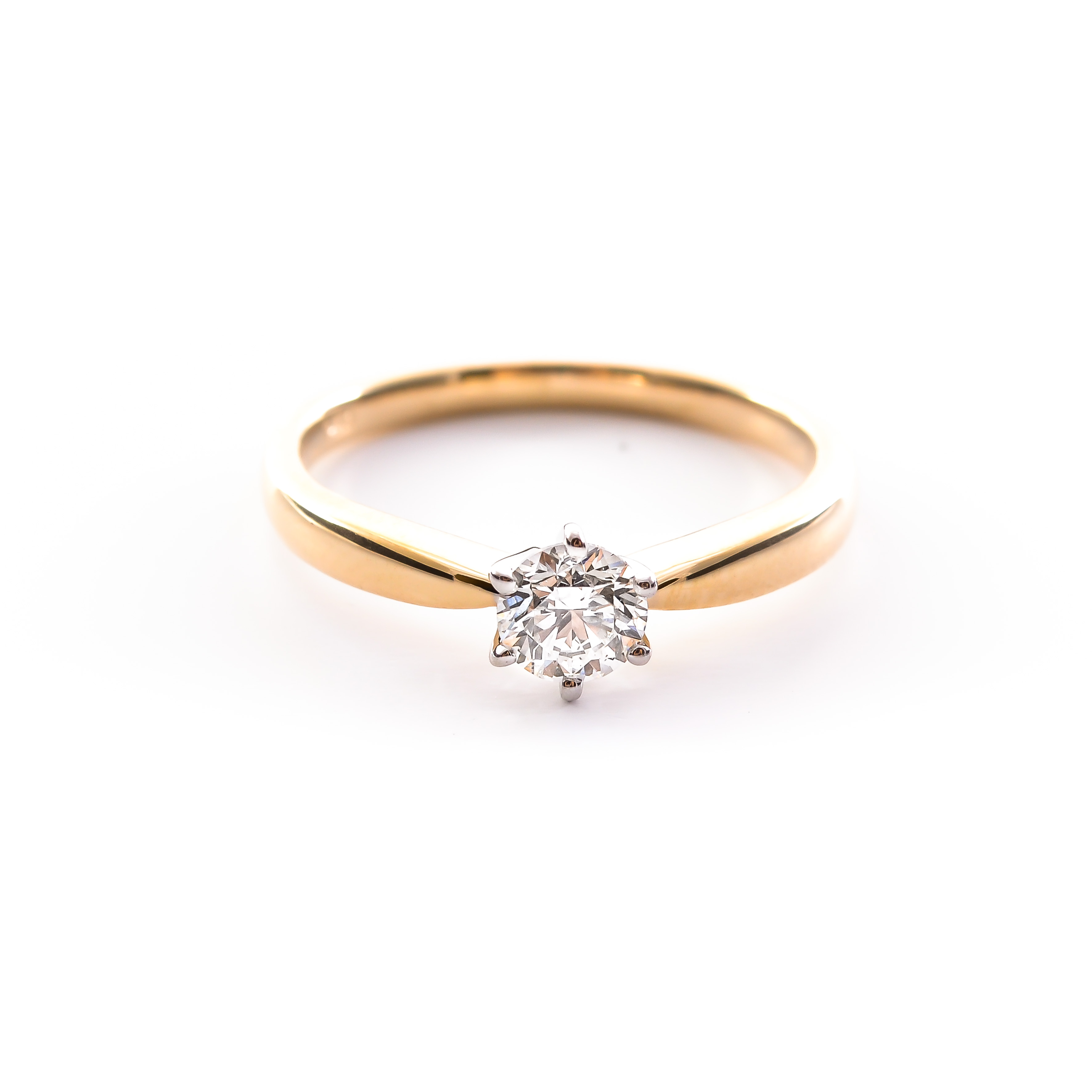 Gold diamond ring