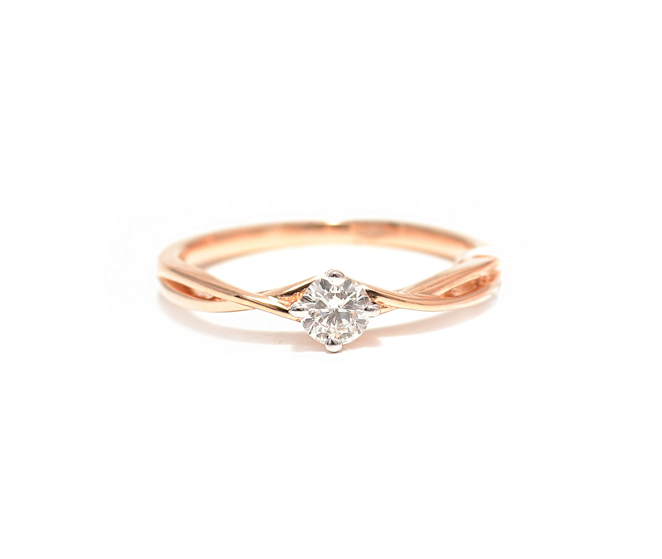 Gold ring with diamond