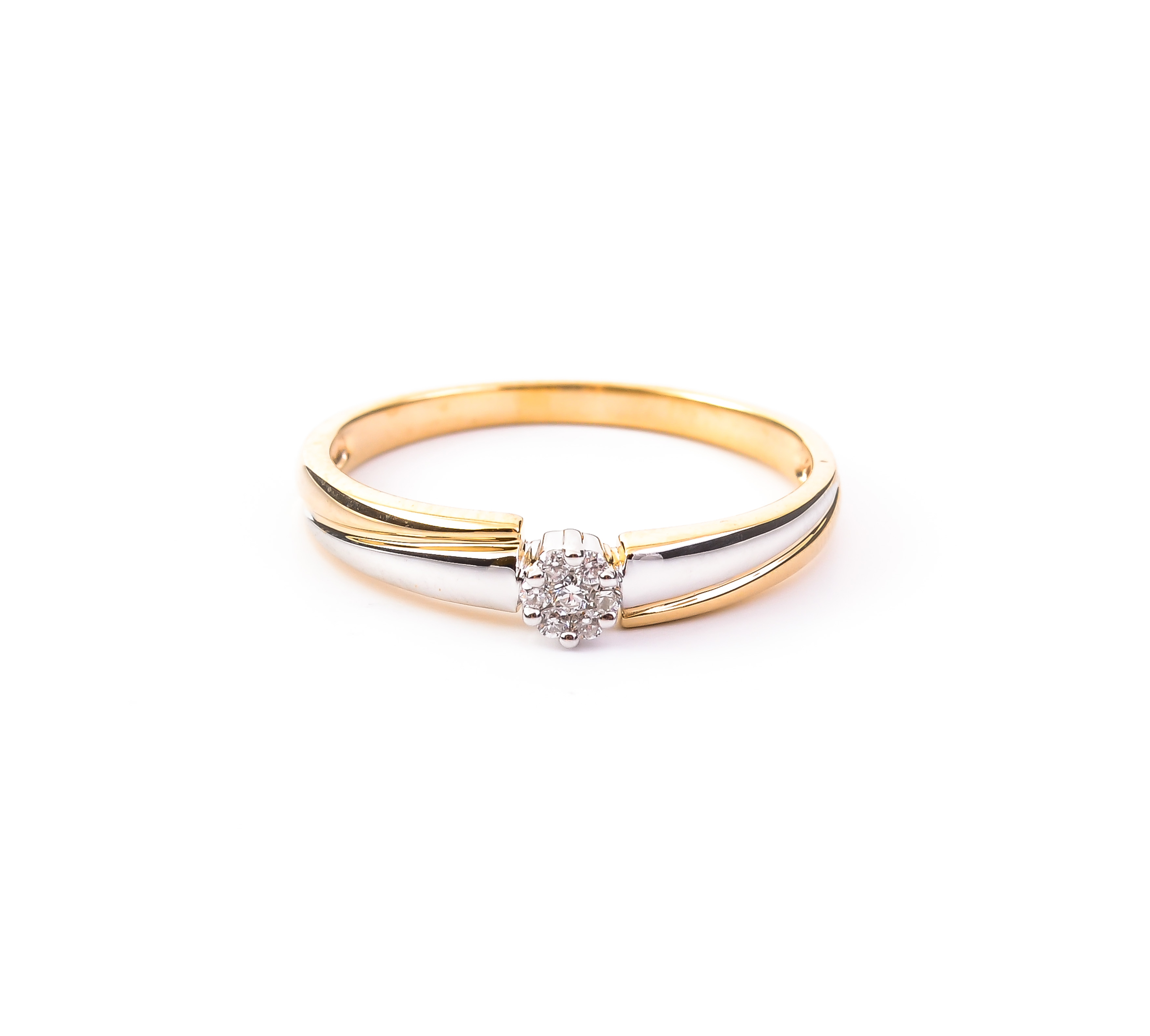 Yellow gold diamond ring