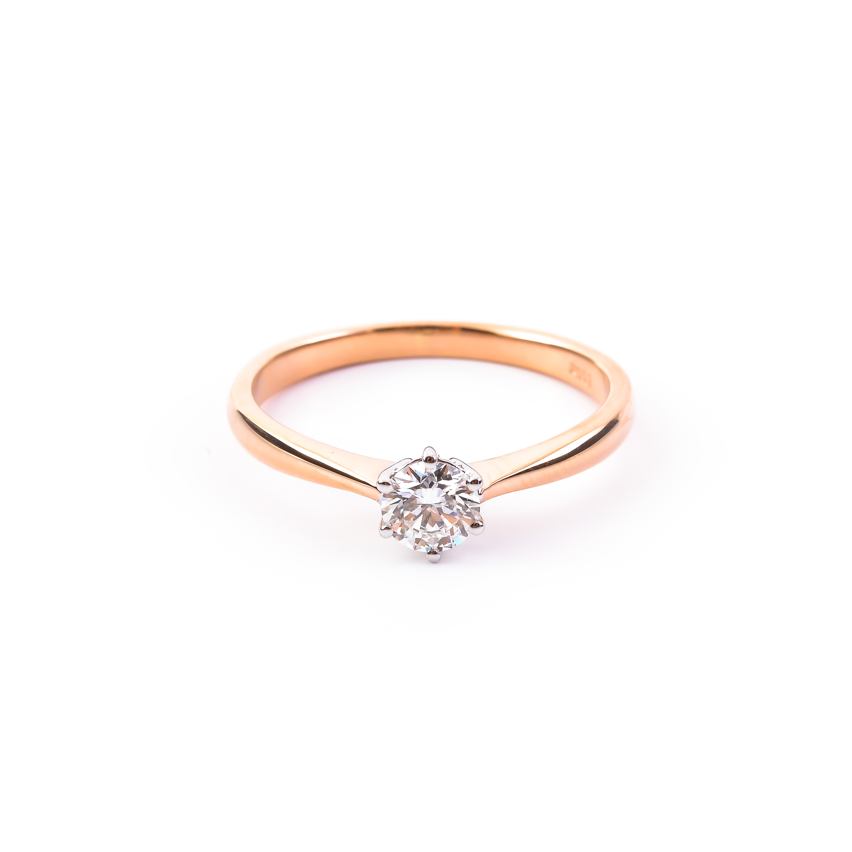 Gold ring with diamond
