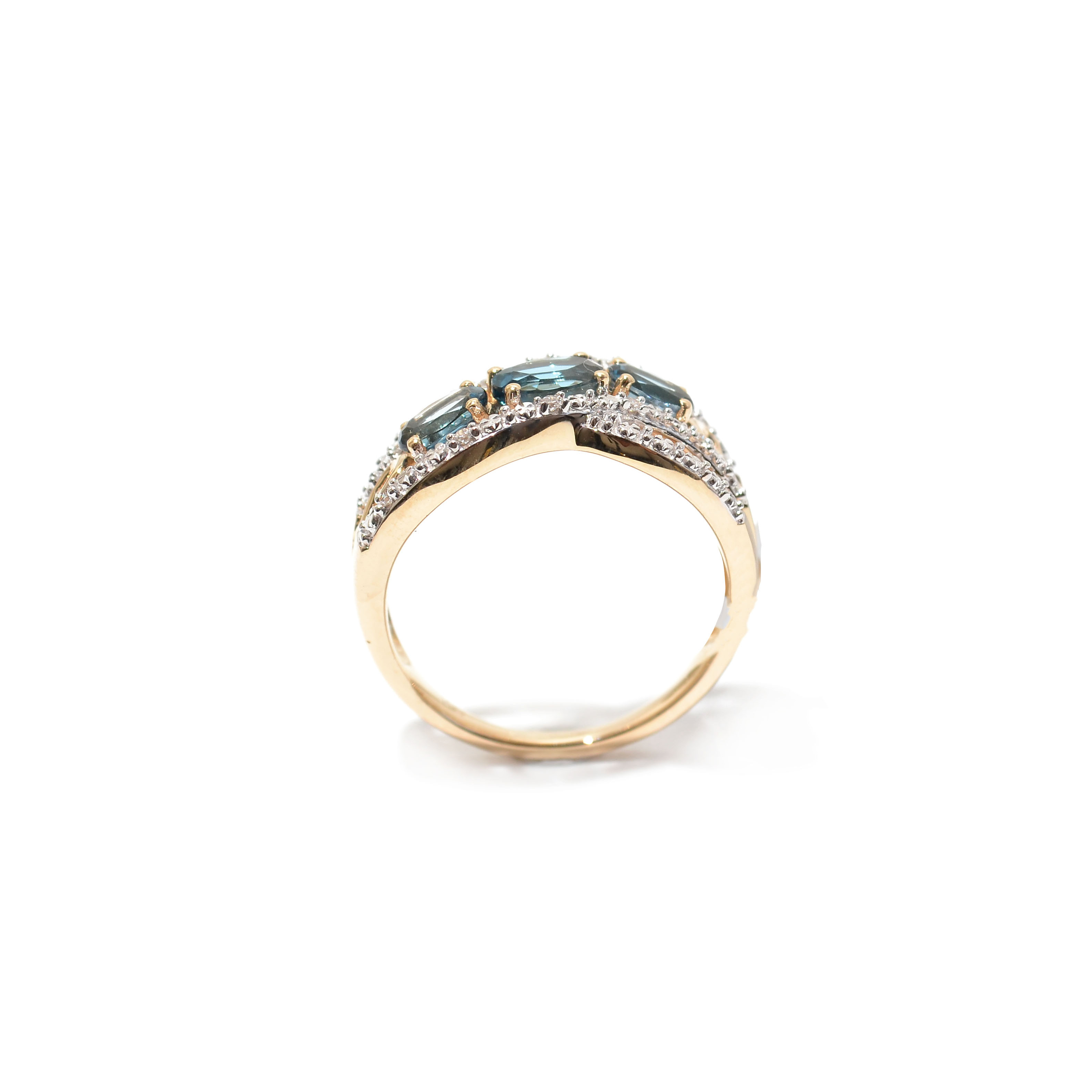 Gold ring with London topaz and diamonds
