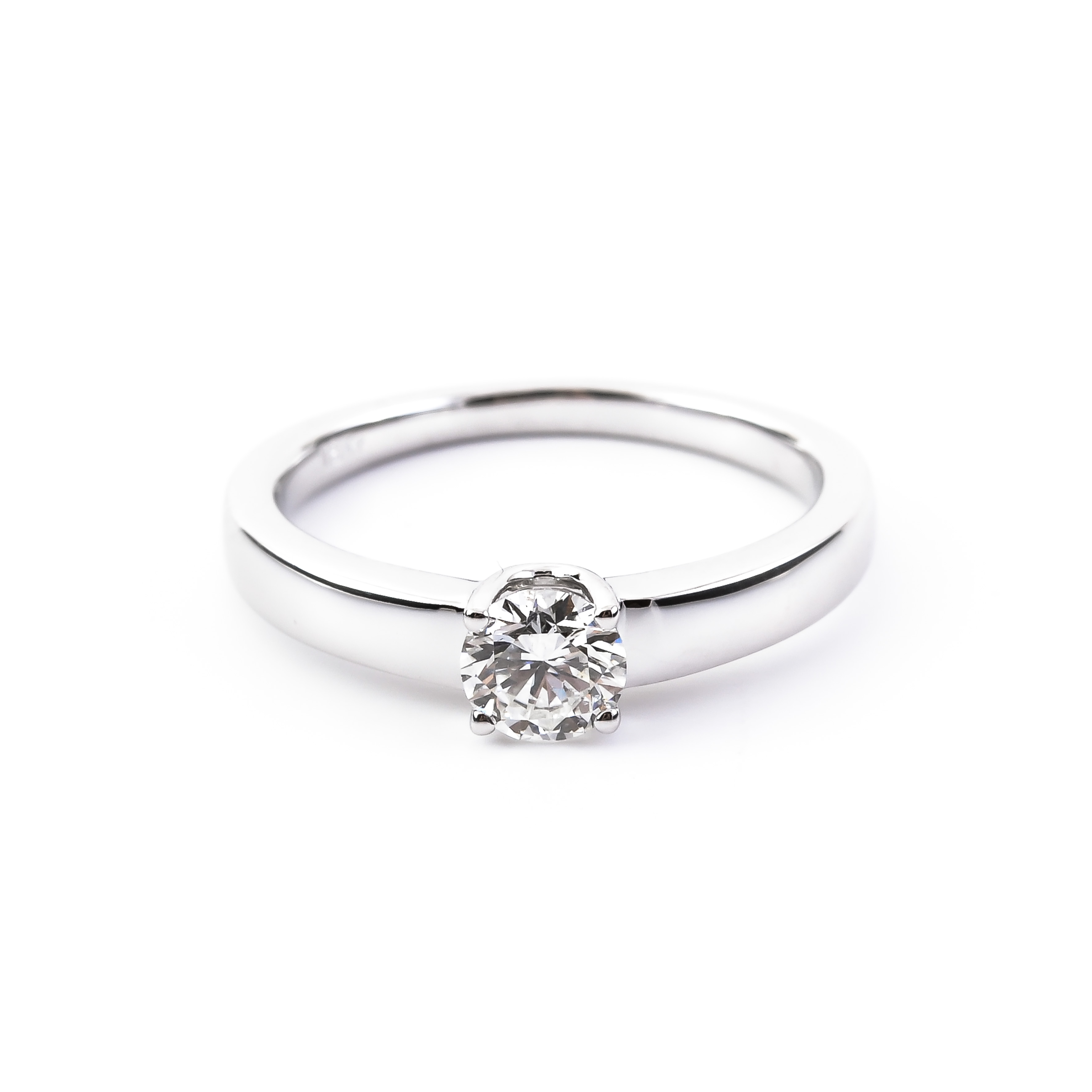 Kuldsõrmus briljantidega 