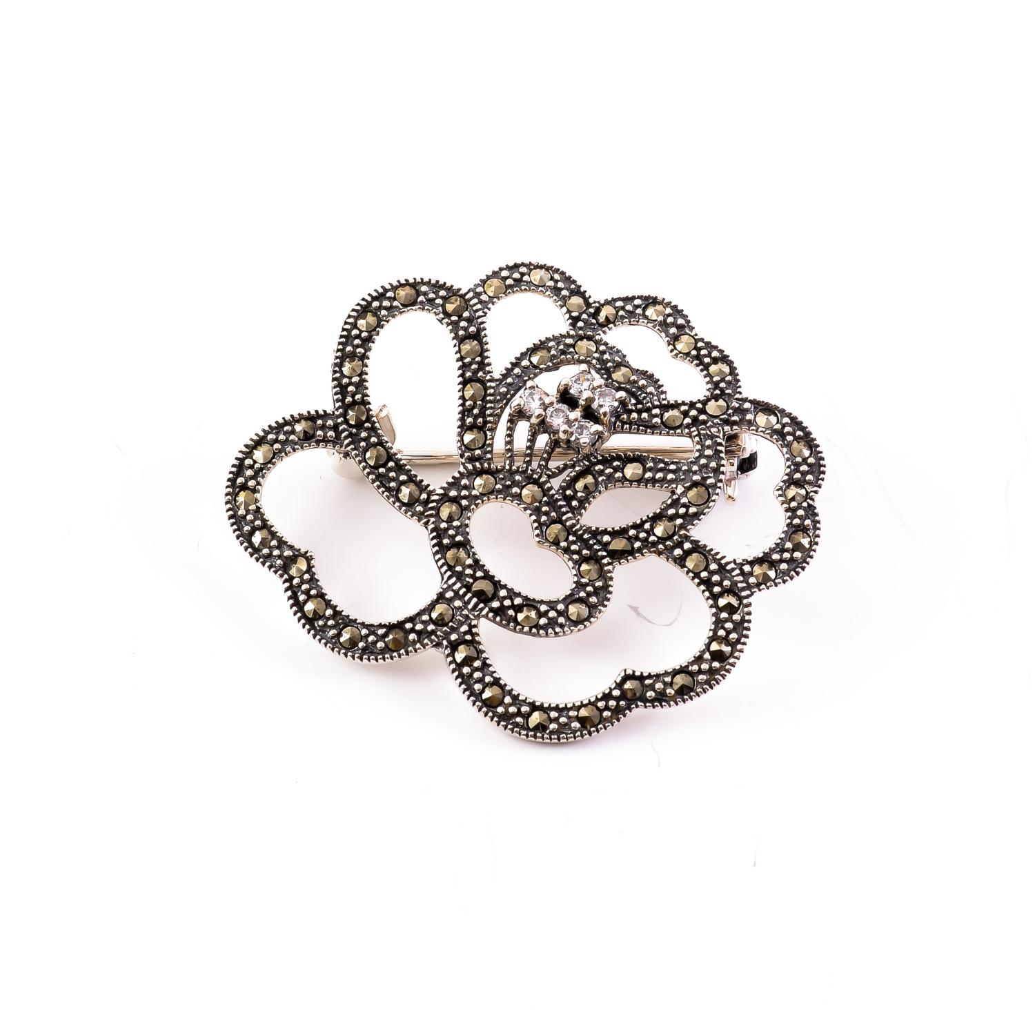 Серебряная брошь