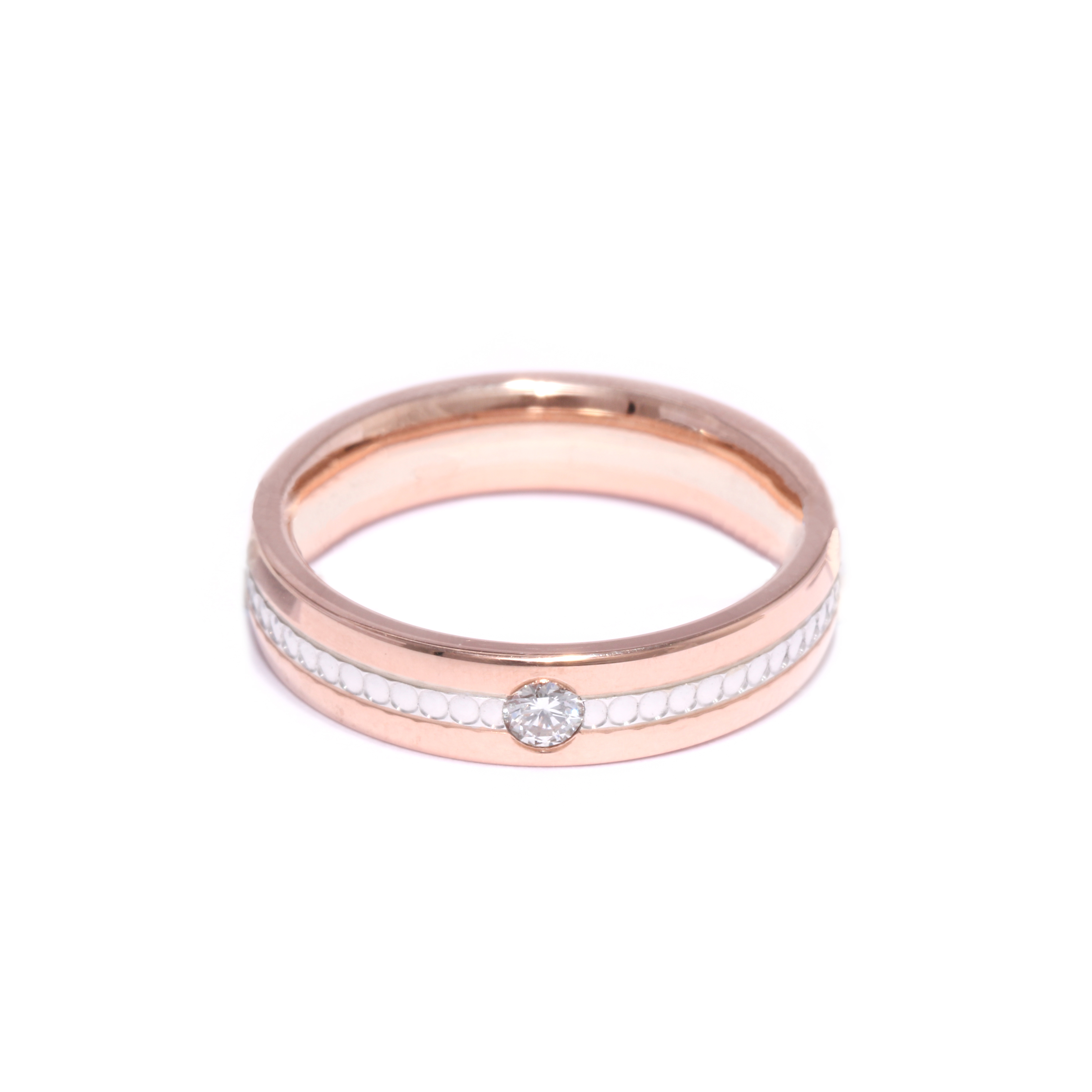 Comfort fit gold wedding ring with diamond