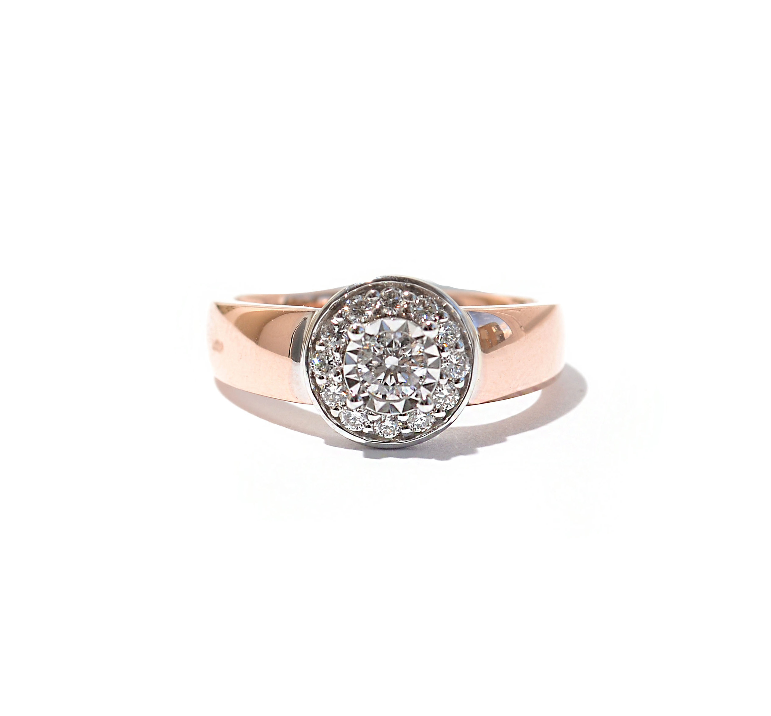 Gold ring with diamonds