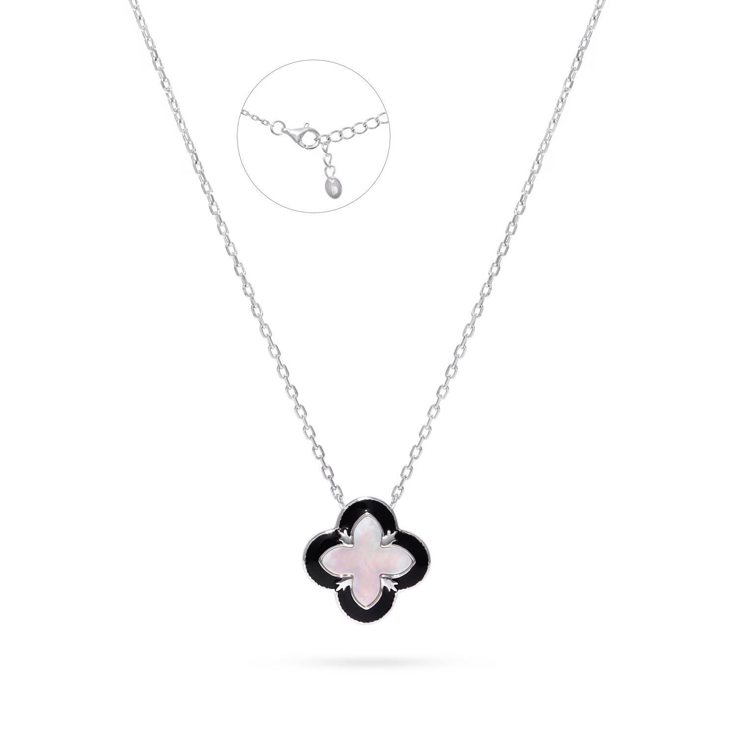 Серебряное ожерелье с четырехлистным клевером