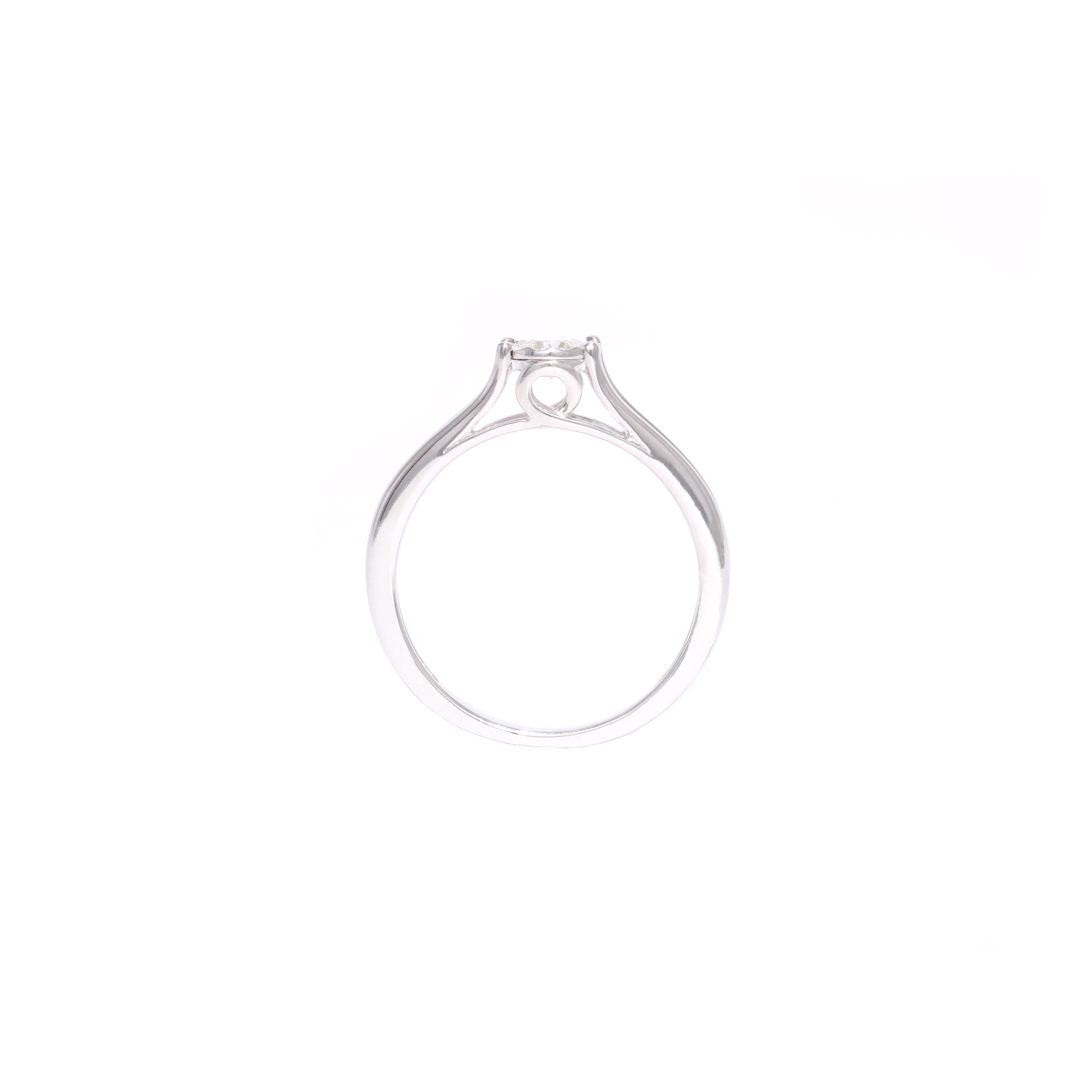 Gold ring with diamond