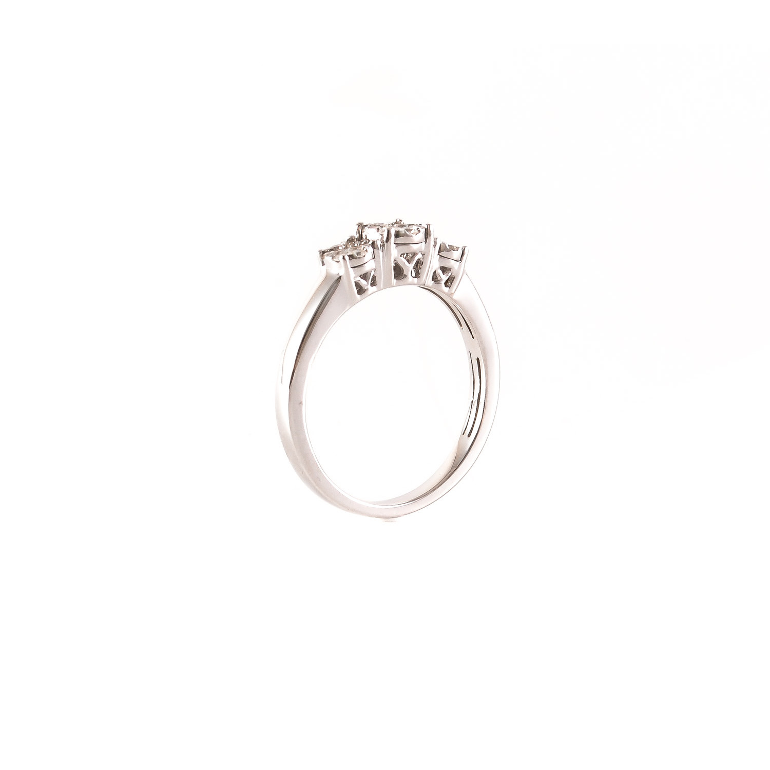 Gold ring with diamonds