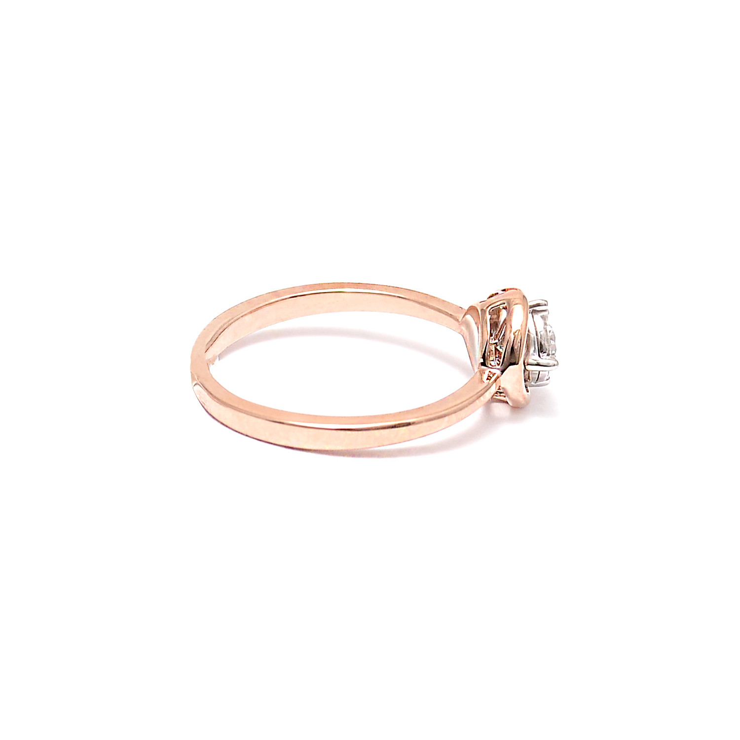 Gold ring with diamond