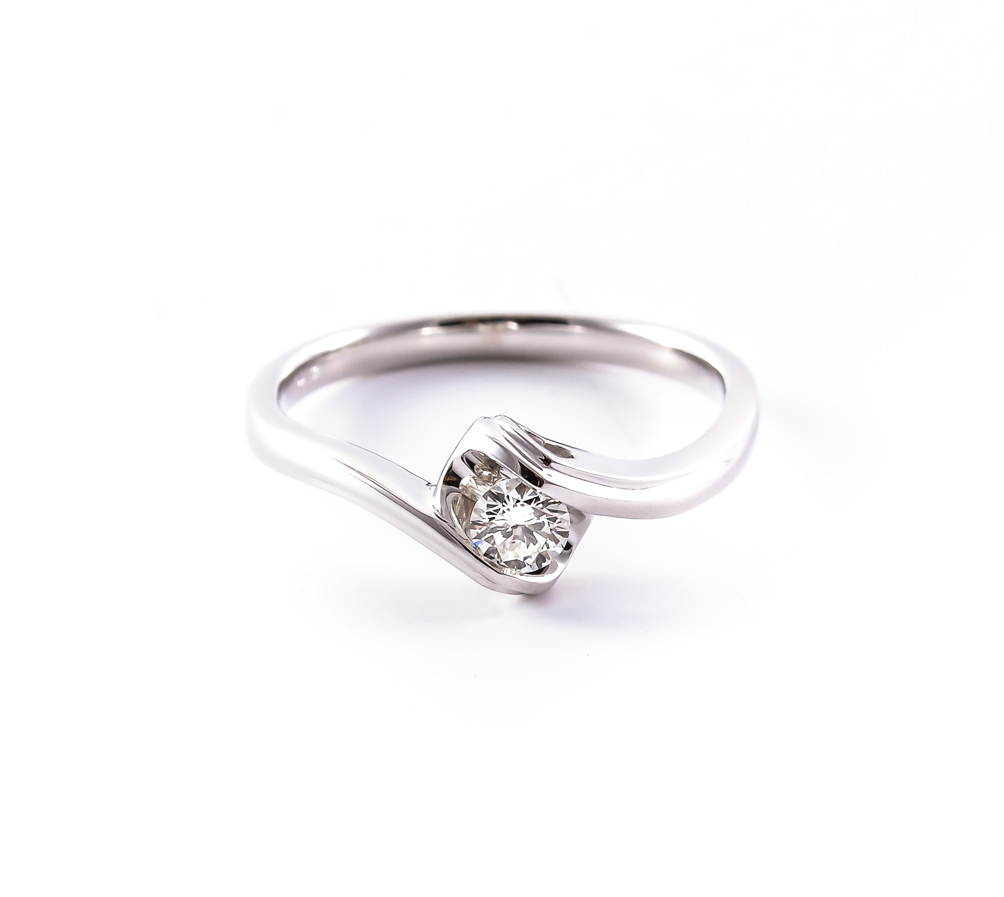 Gold ring with diamond