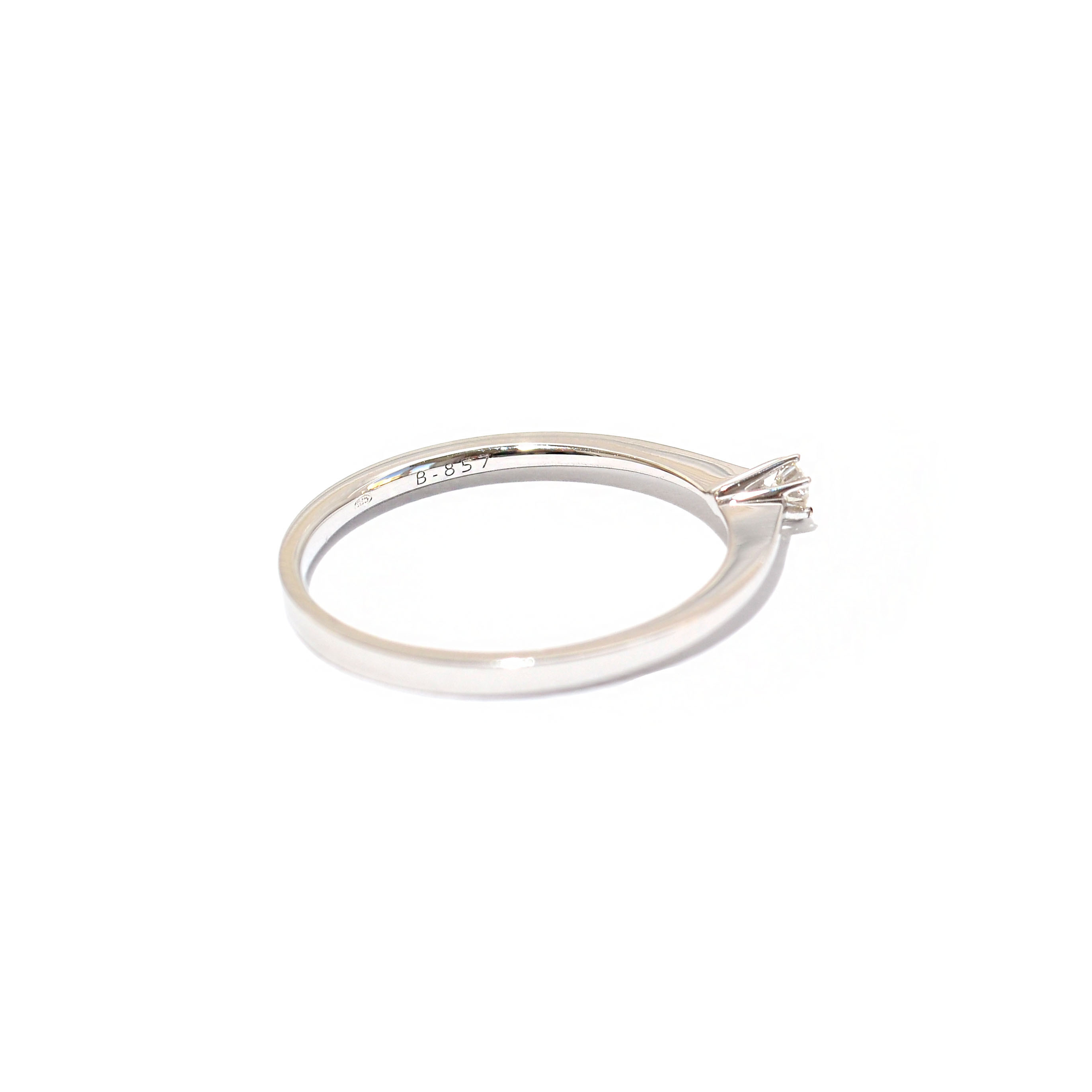 Gold diamond ring