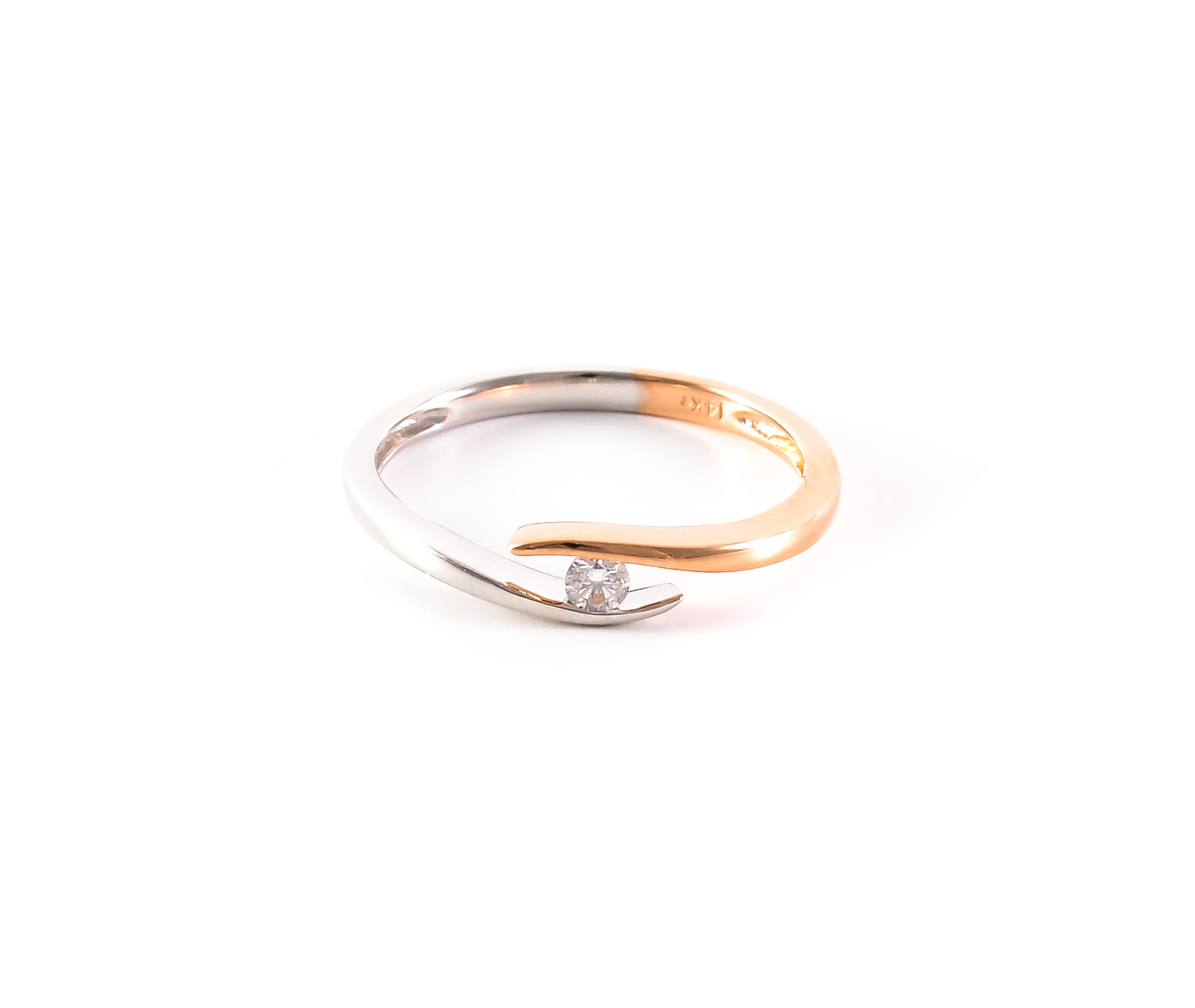 Gold ring with diamond