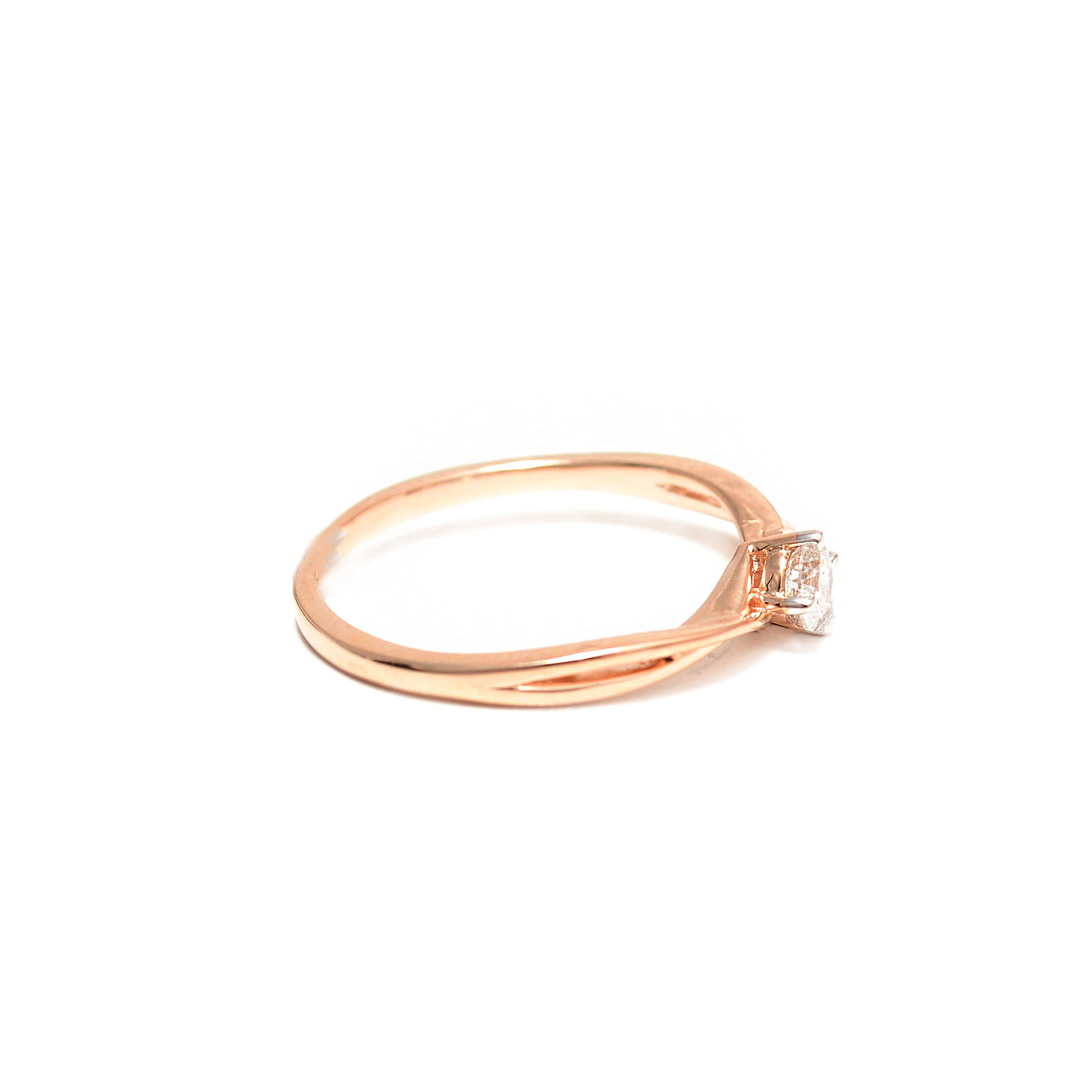 Gold ring with diamond