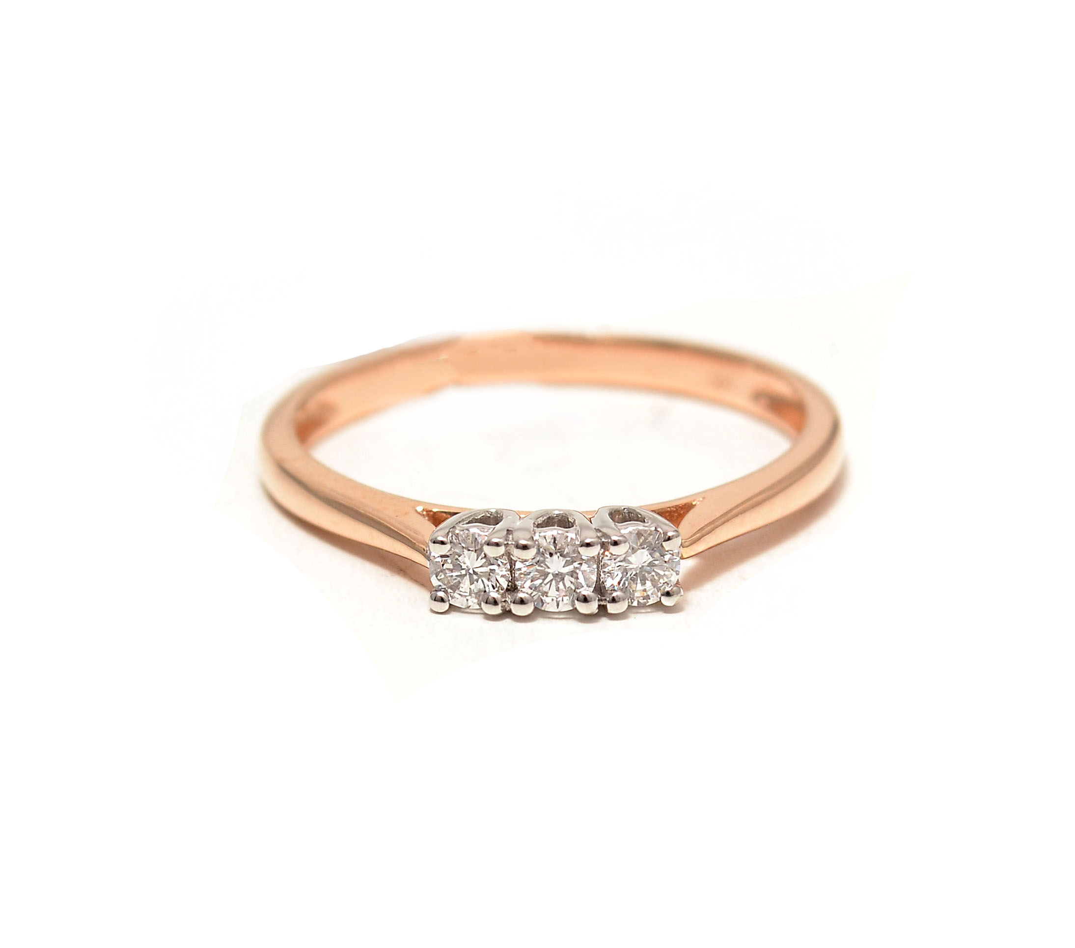 Gold ring with diamonds