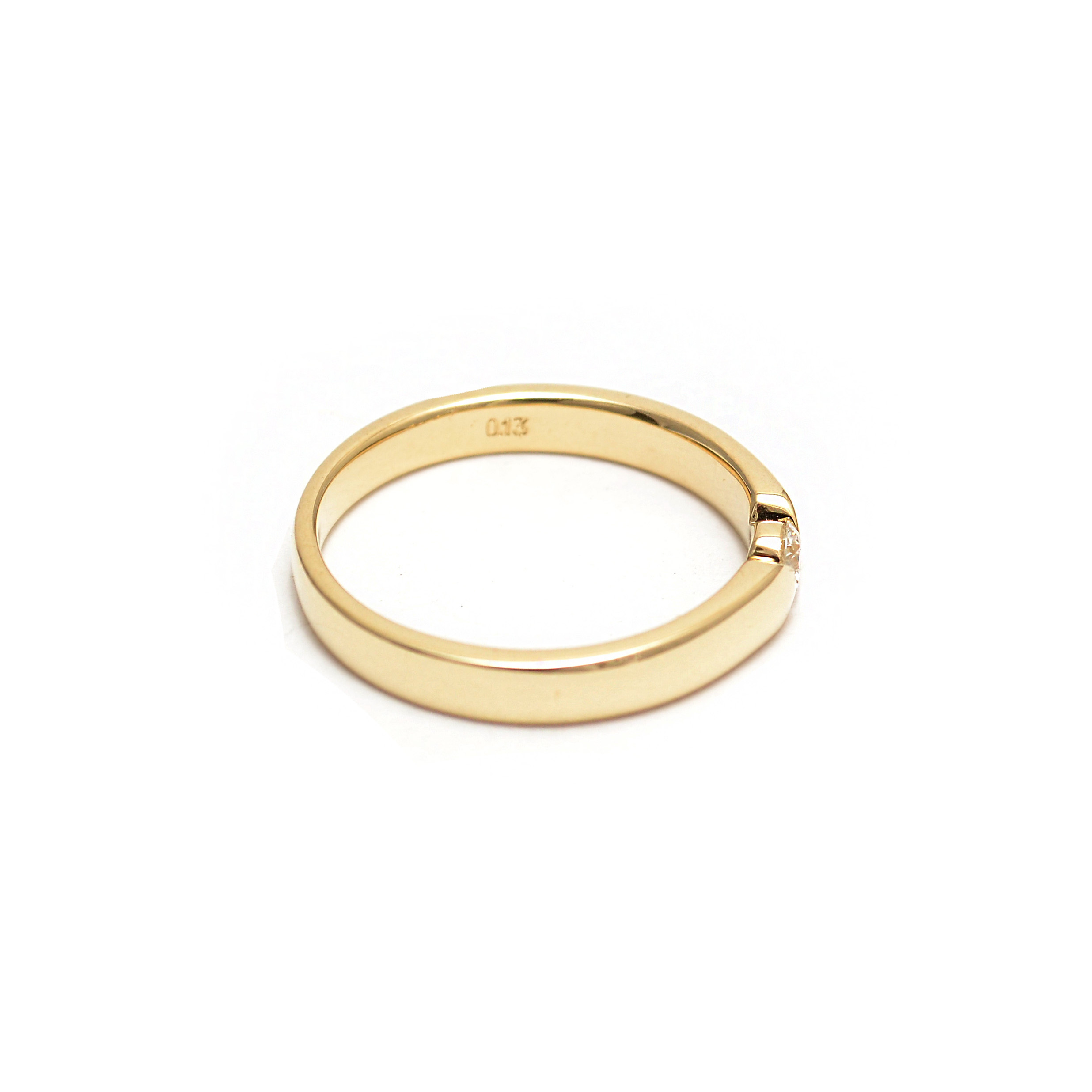 Yellow gold ring with diamond