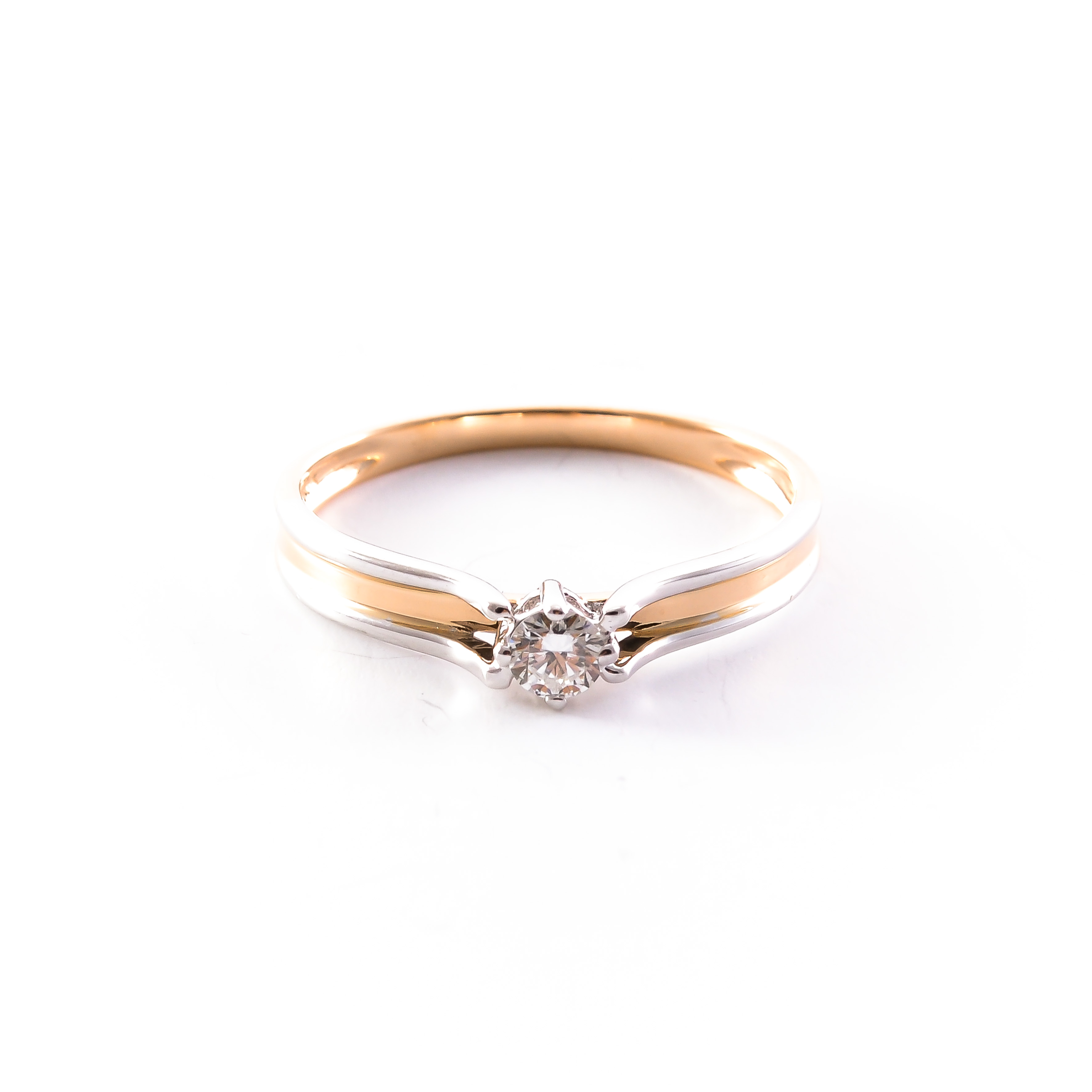 Gold ring with diamond