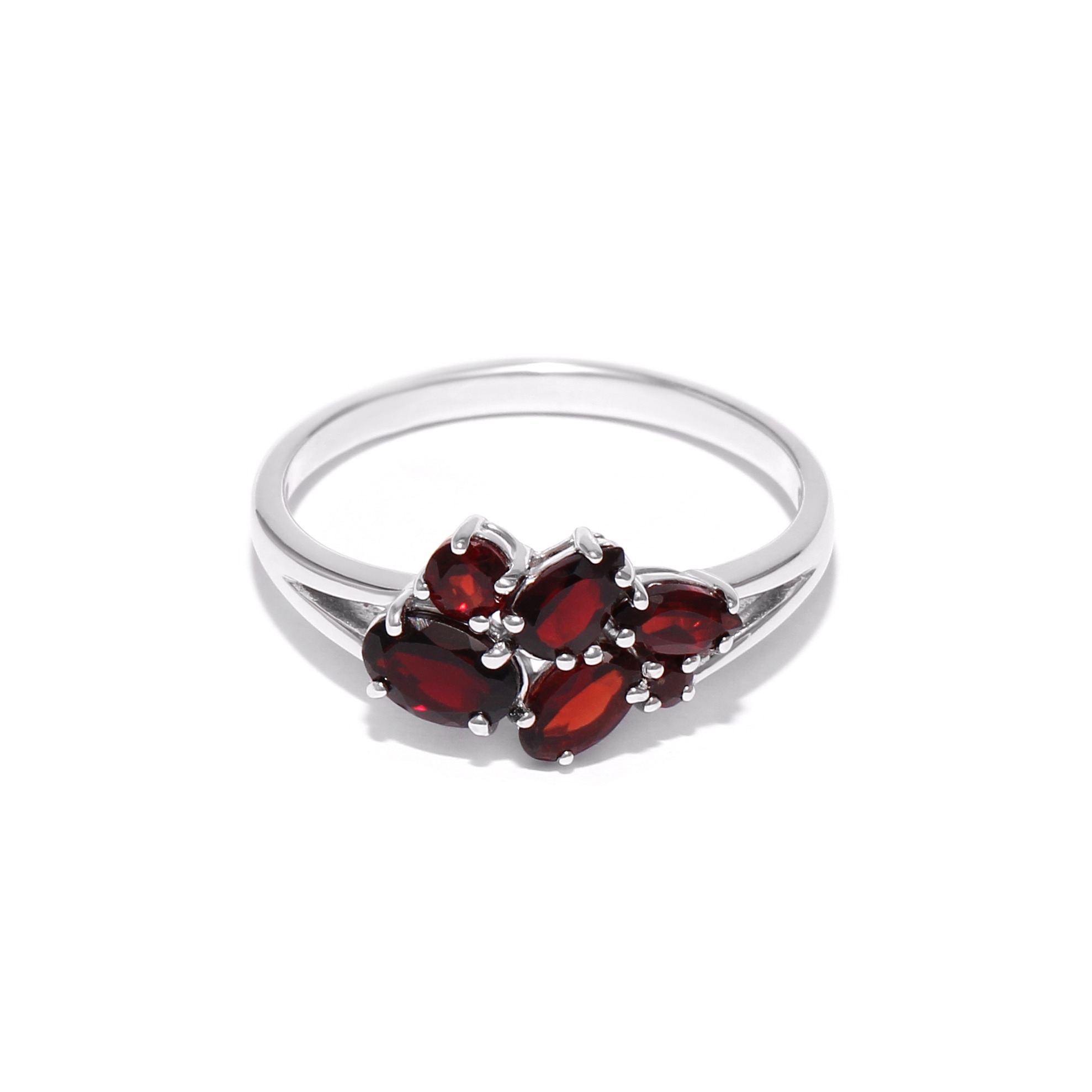 Серебряное кольцо с гранатом