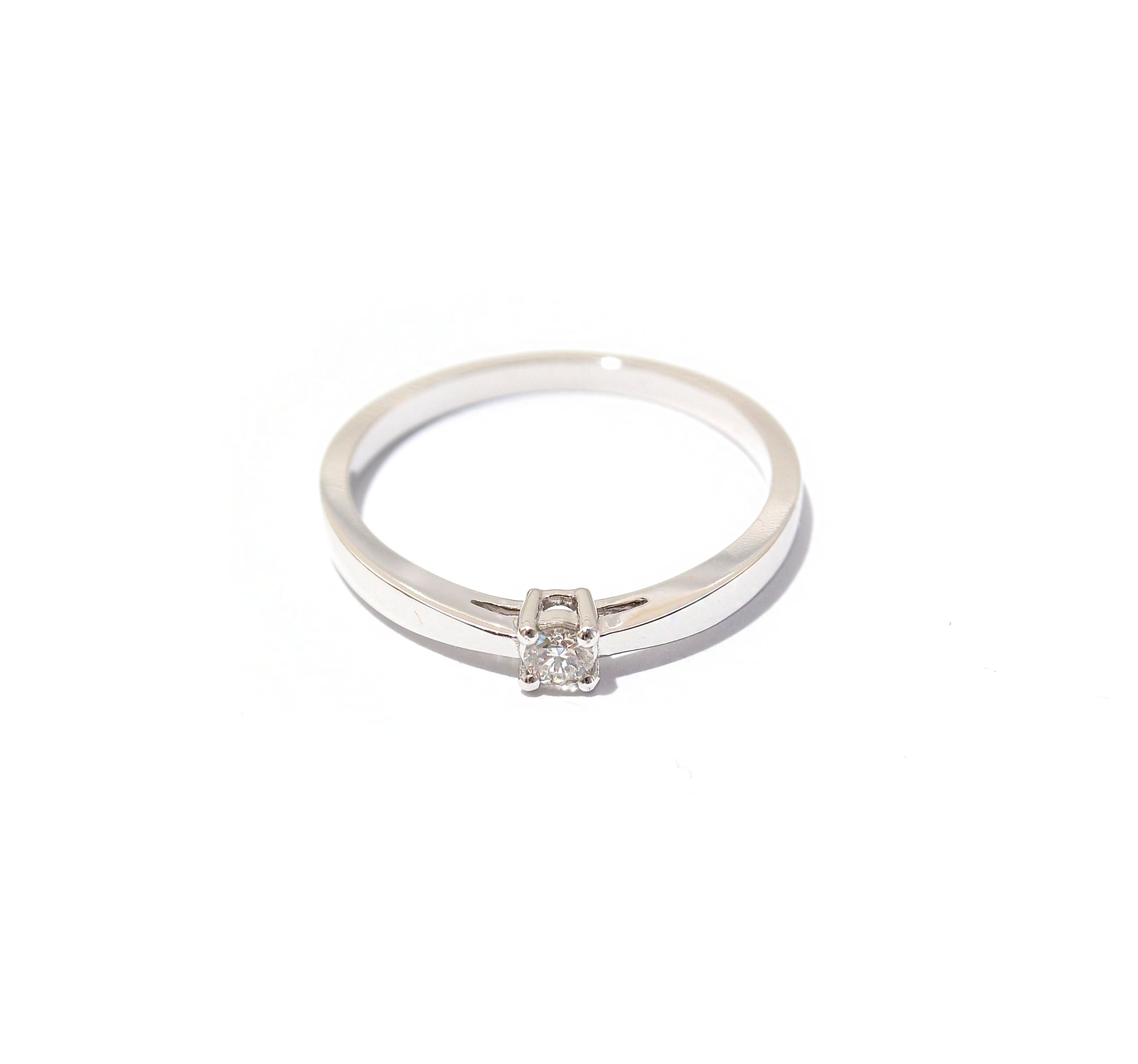 Gold ring with diamond