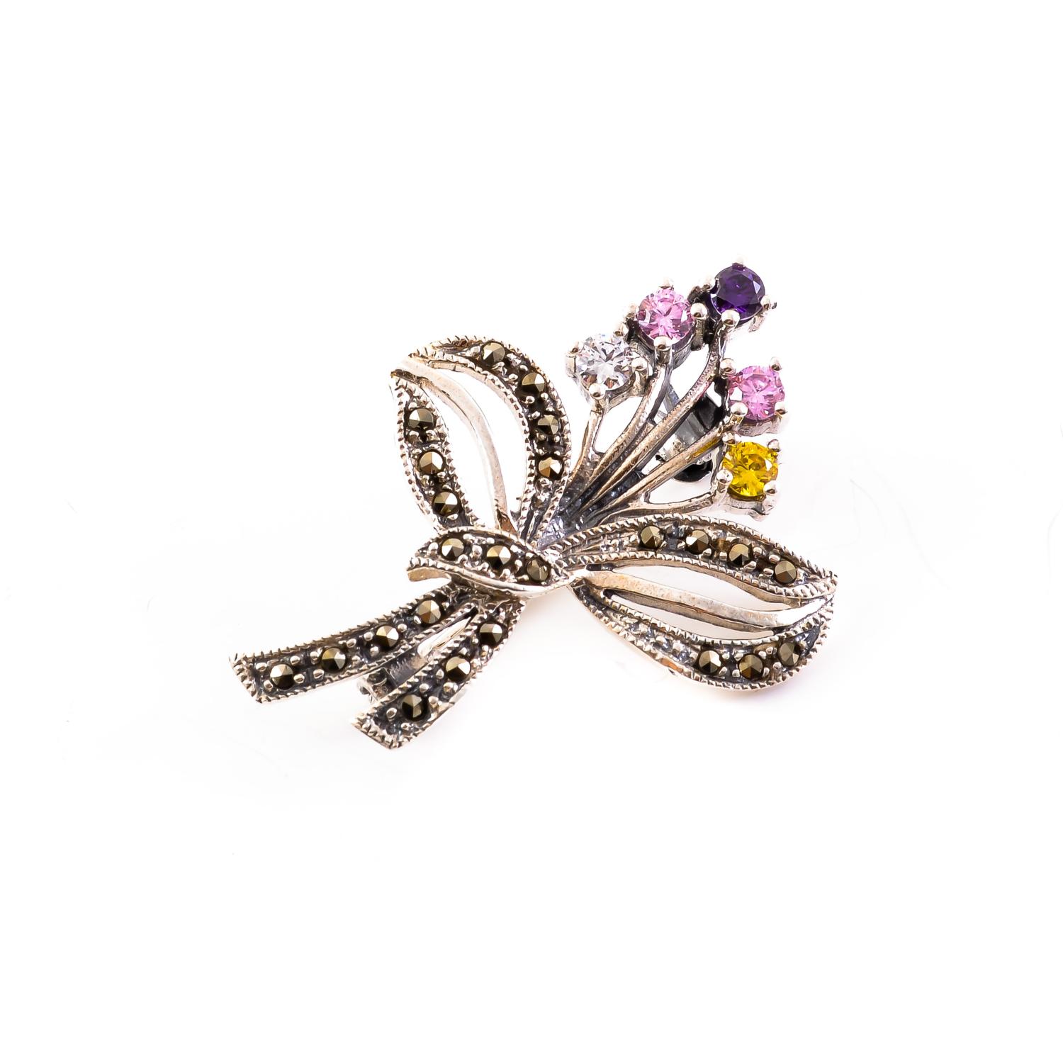 Серебряная брошь в форме букета цветов