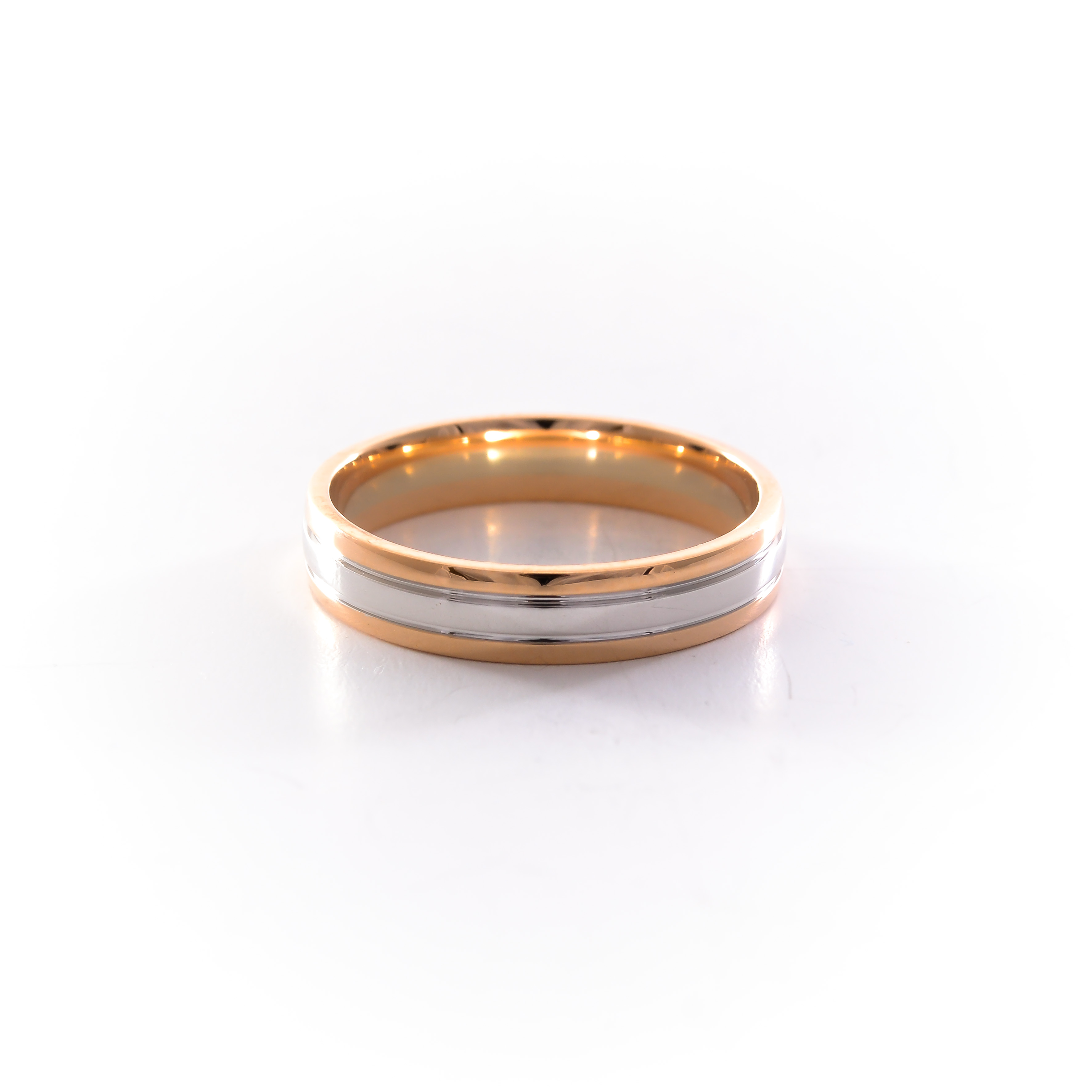 Gold wedding ring with rhodium