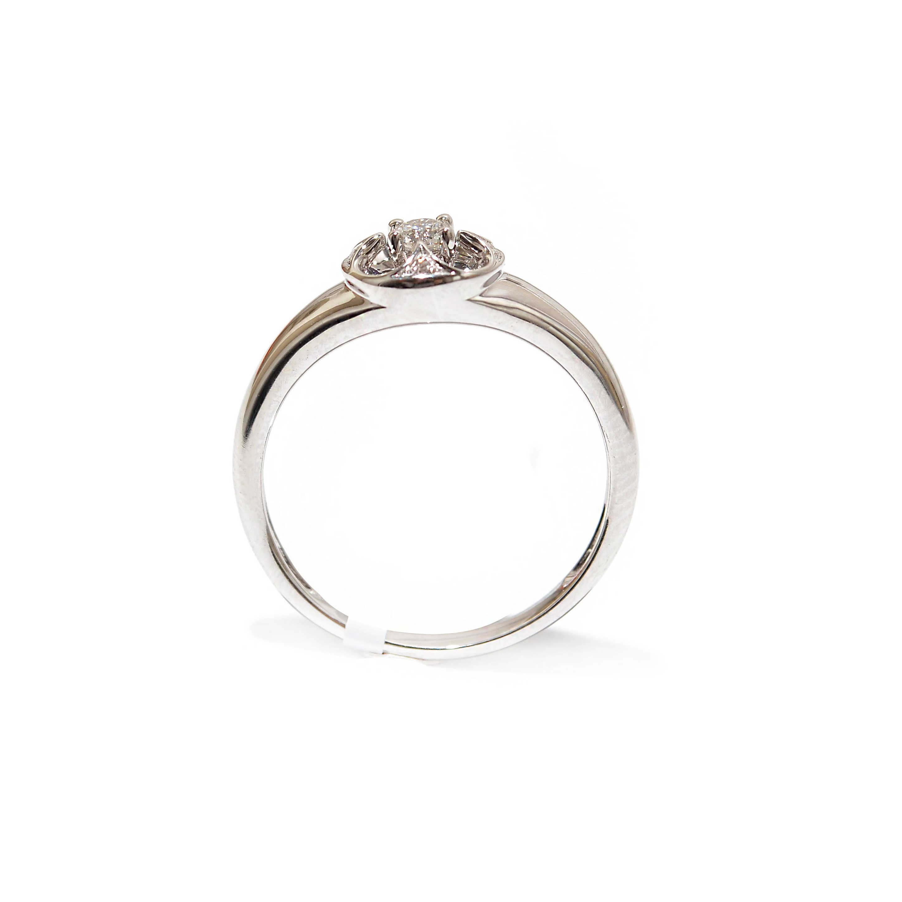Gold diamond ring