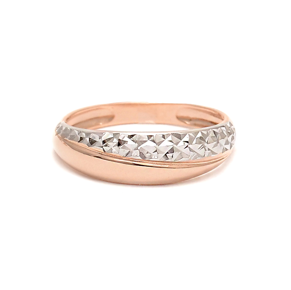 Gold ring with a diamond cut