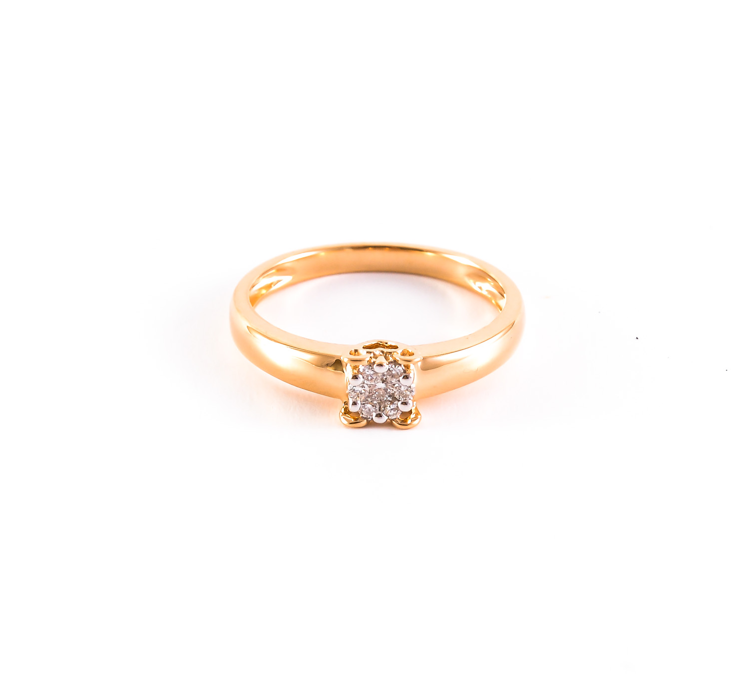 Gold ring with diamond