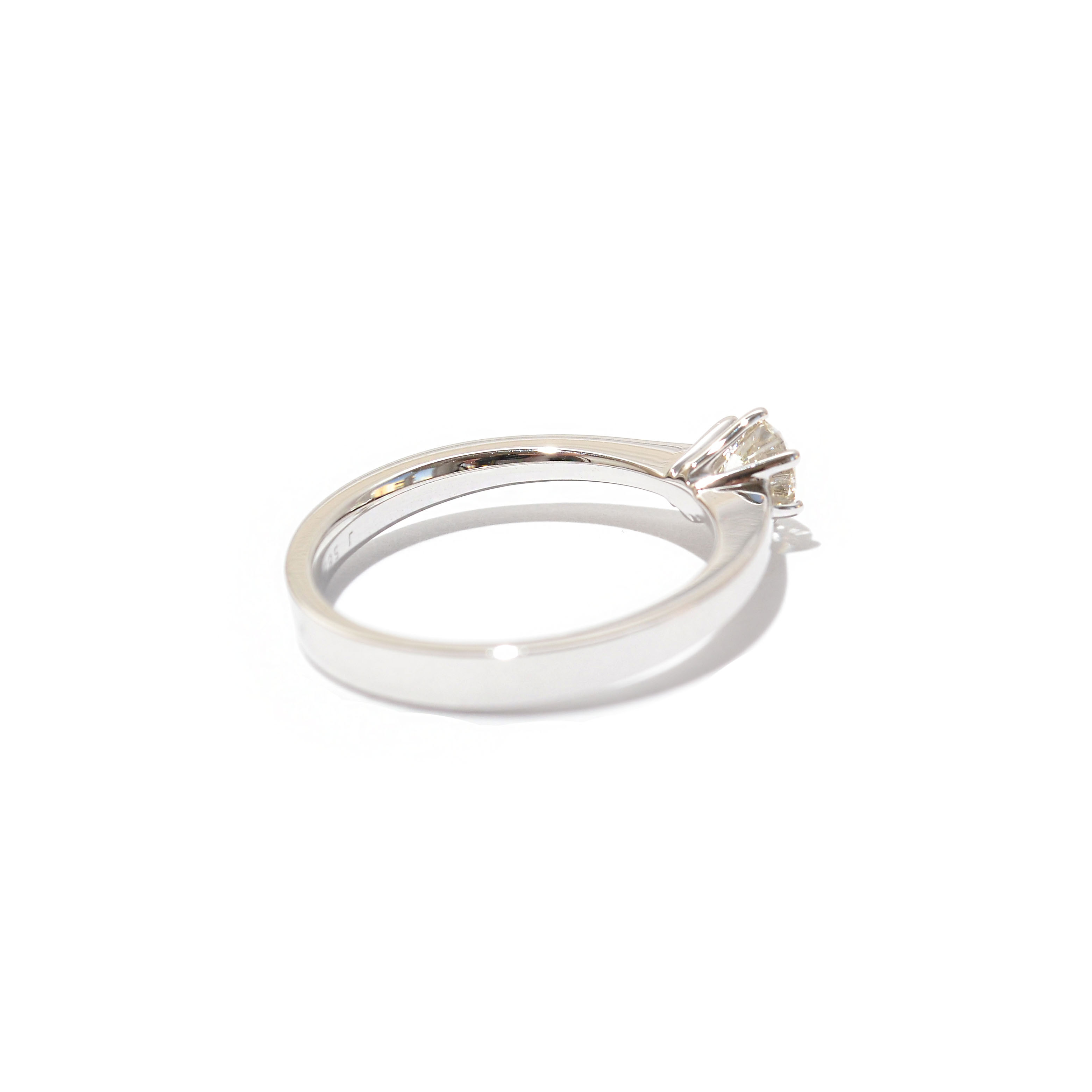 White gold ring with diamond 