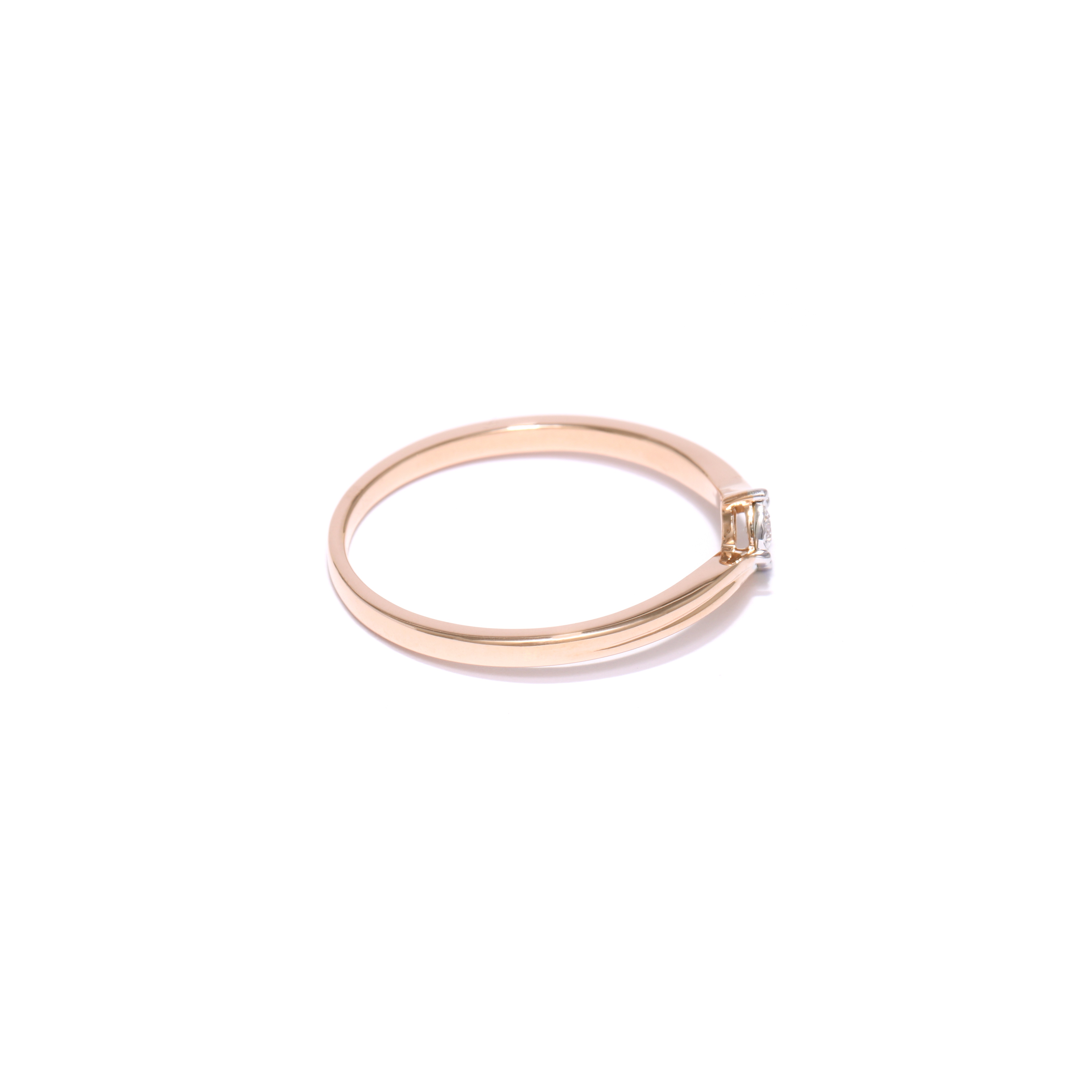 Gold ring with diamond