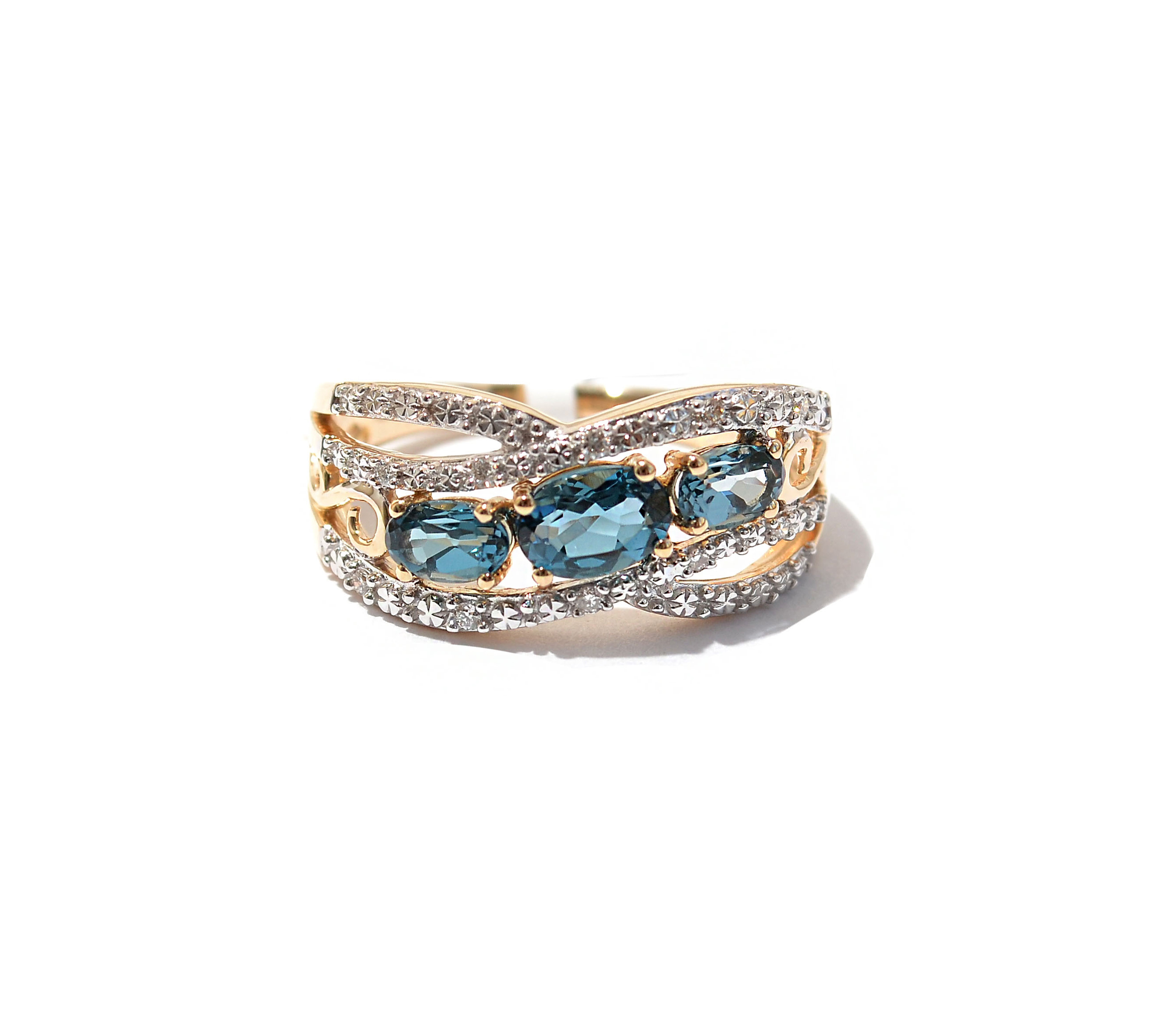 Gold ring with London topaz and diamonds