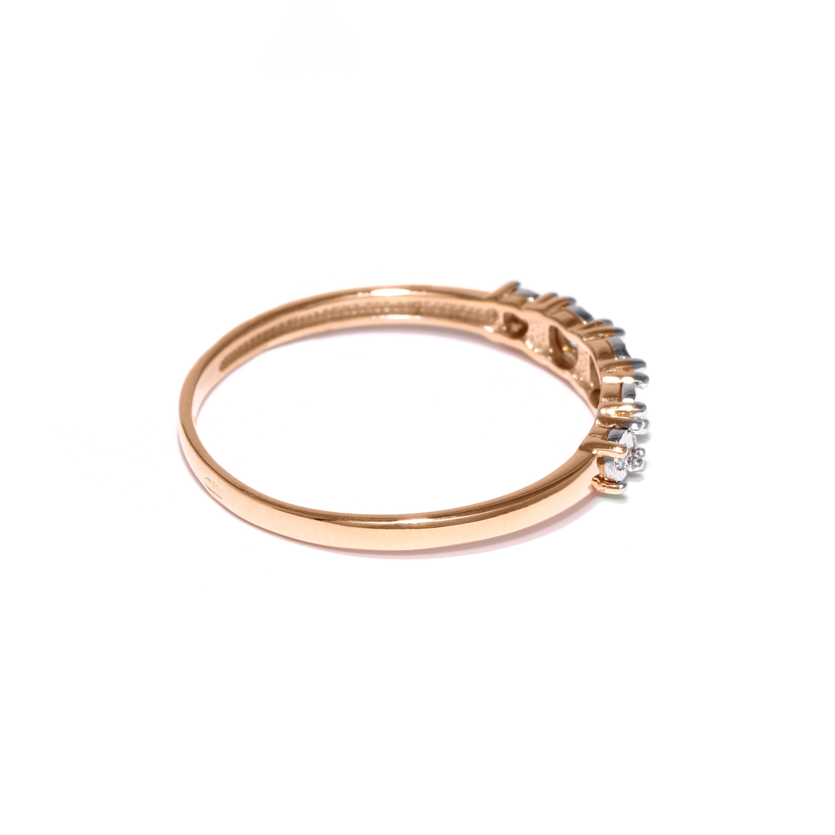 Gold ring with diamonds