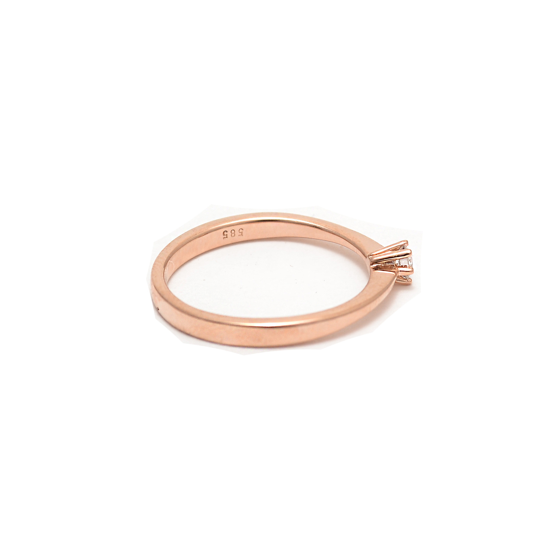 Gold ring with diamond