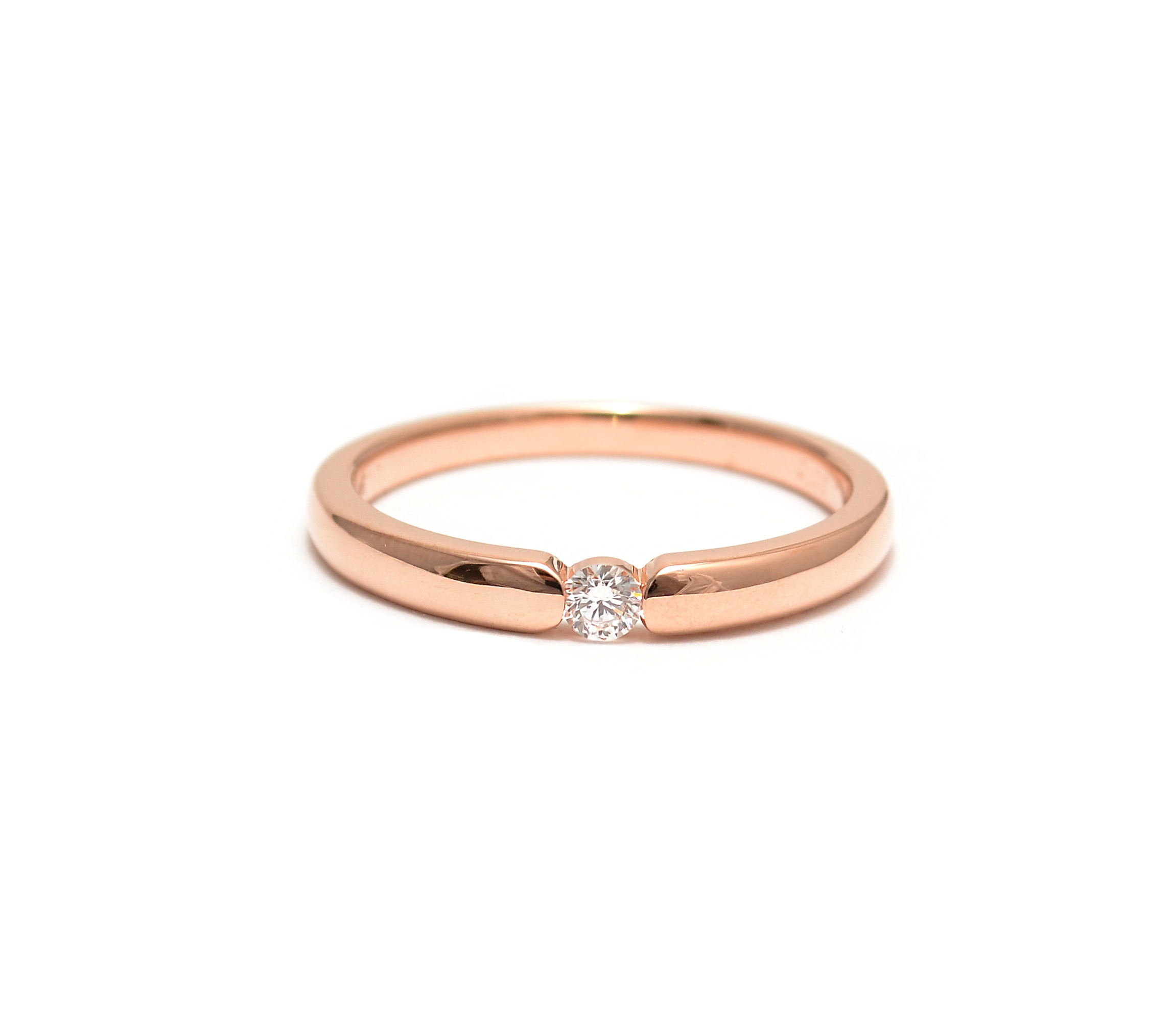 Gold ring with diamond