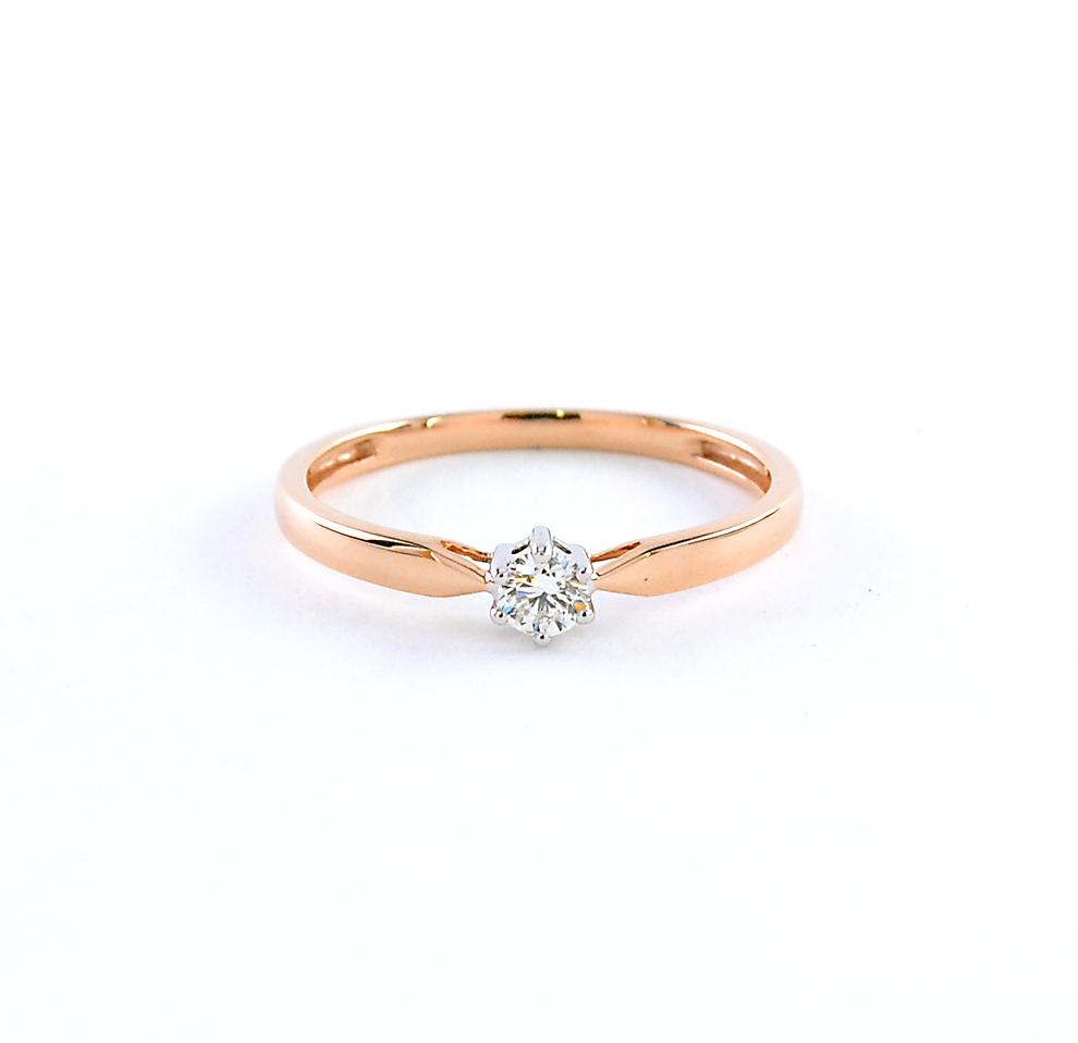 Gold ring with diamond