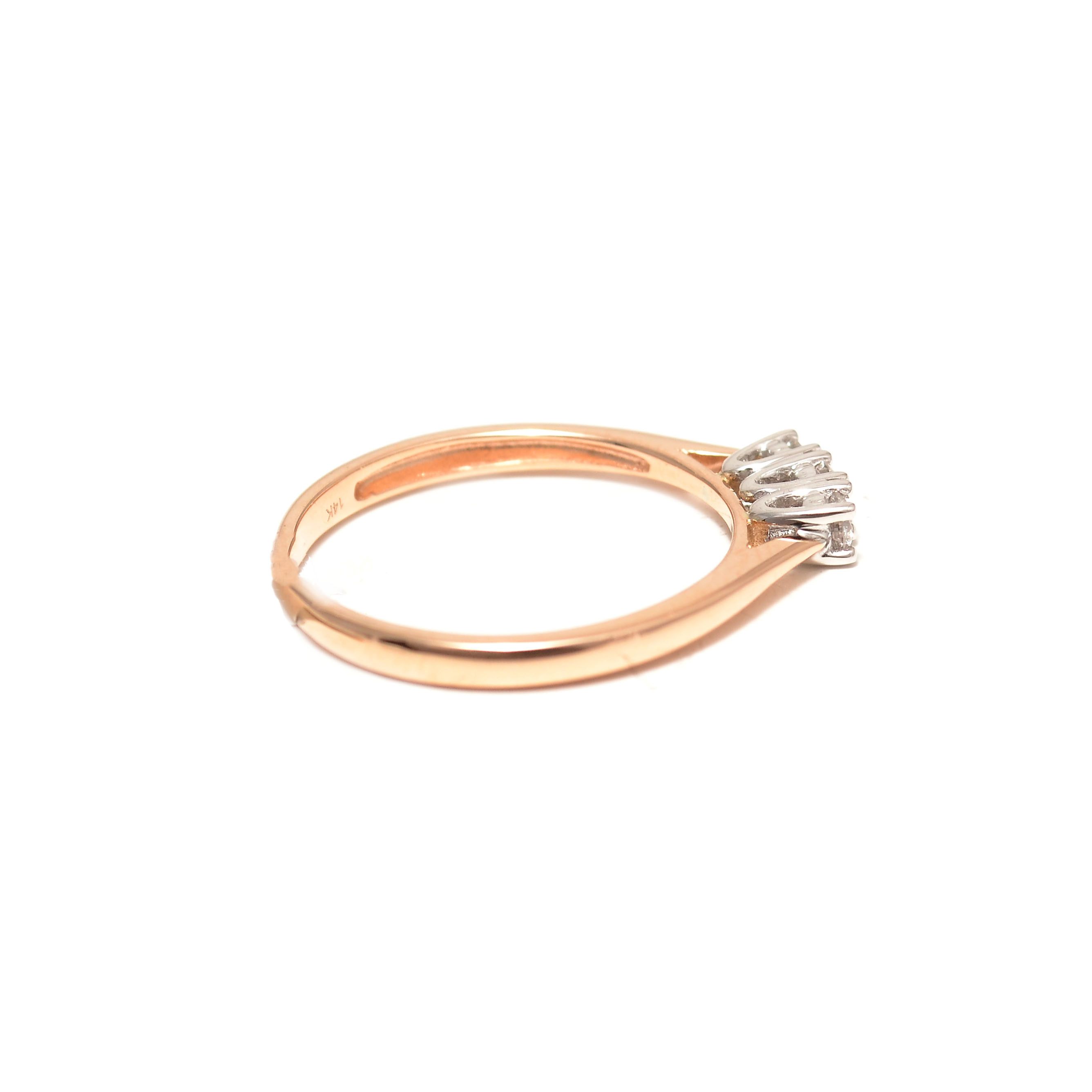 Gold ring with diamonds