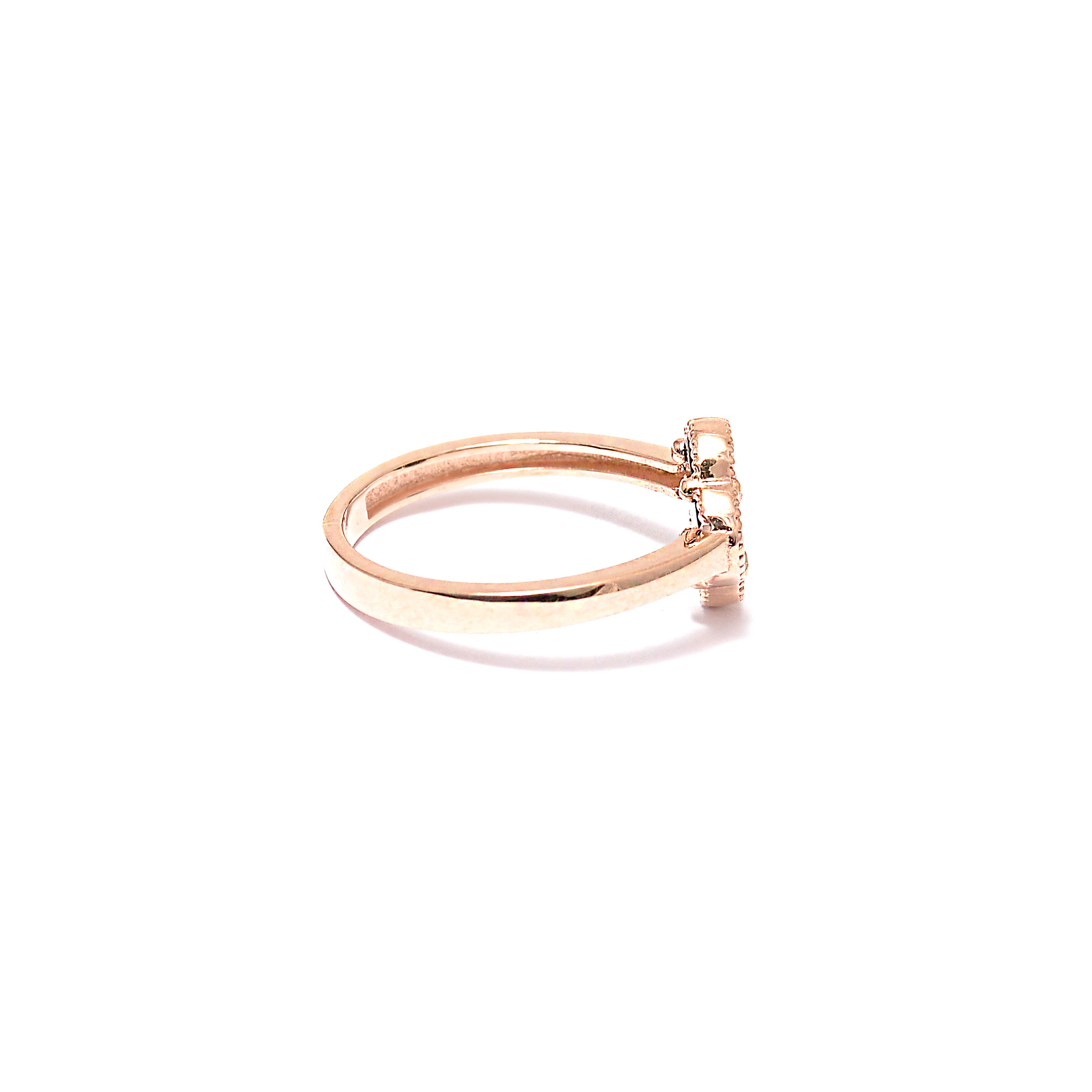 Gold four-leaf clover ring with chalcedony