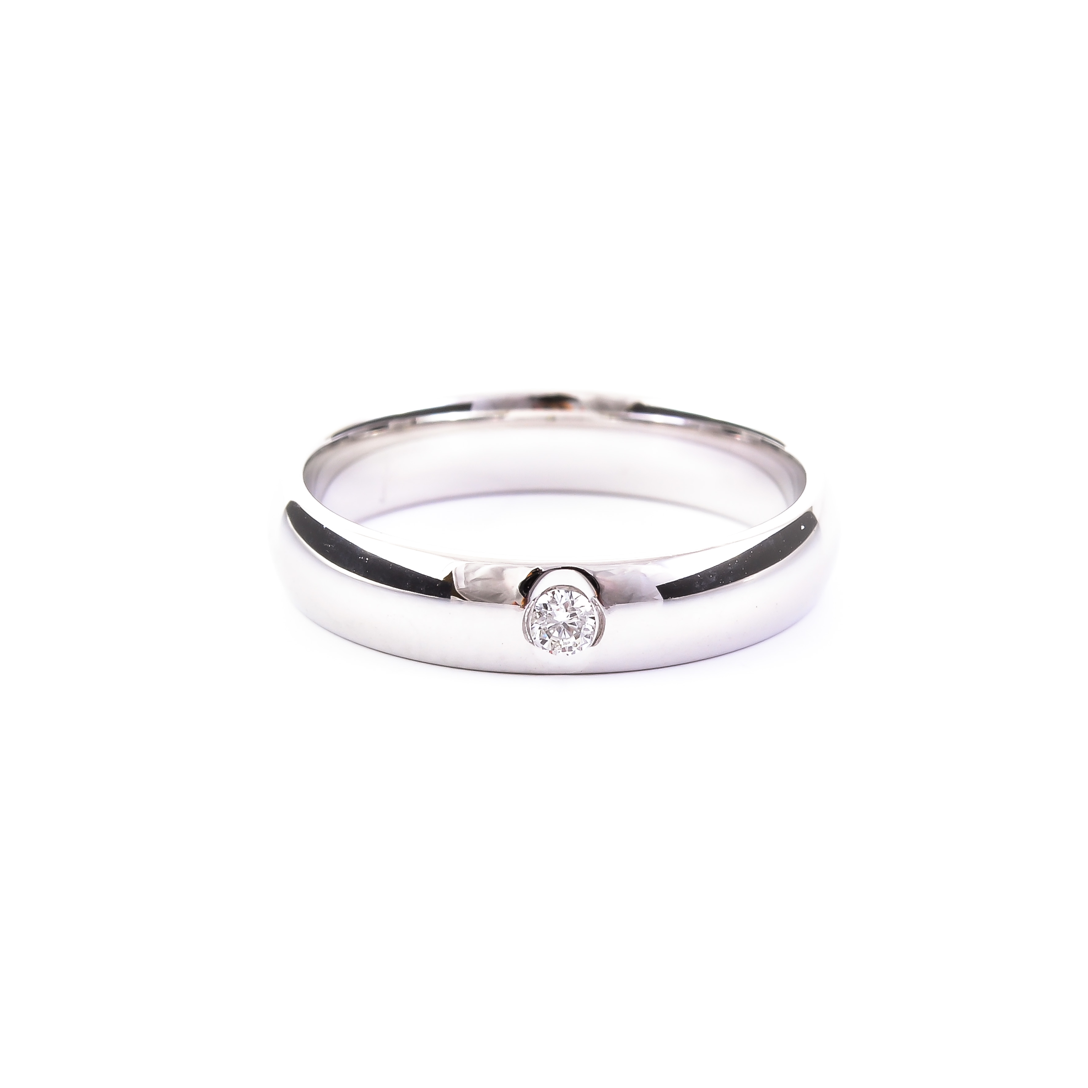 Gold wedding ring with diamond