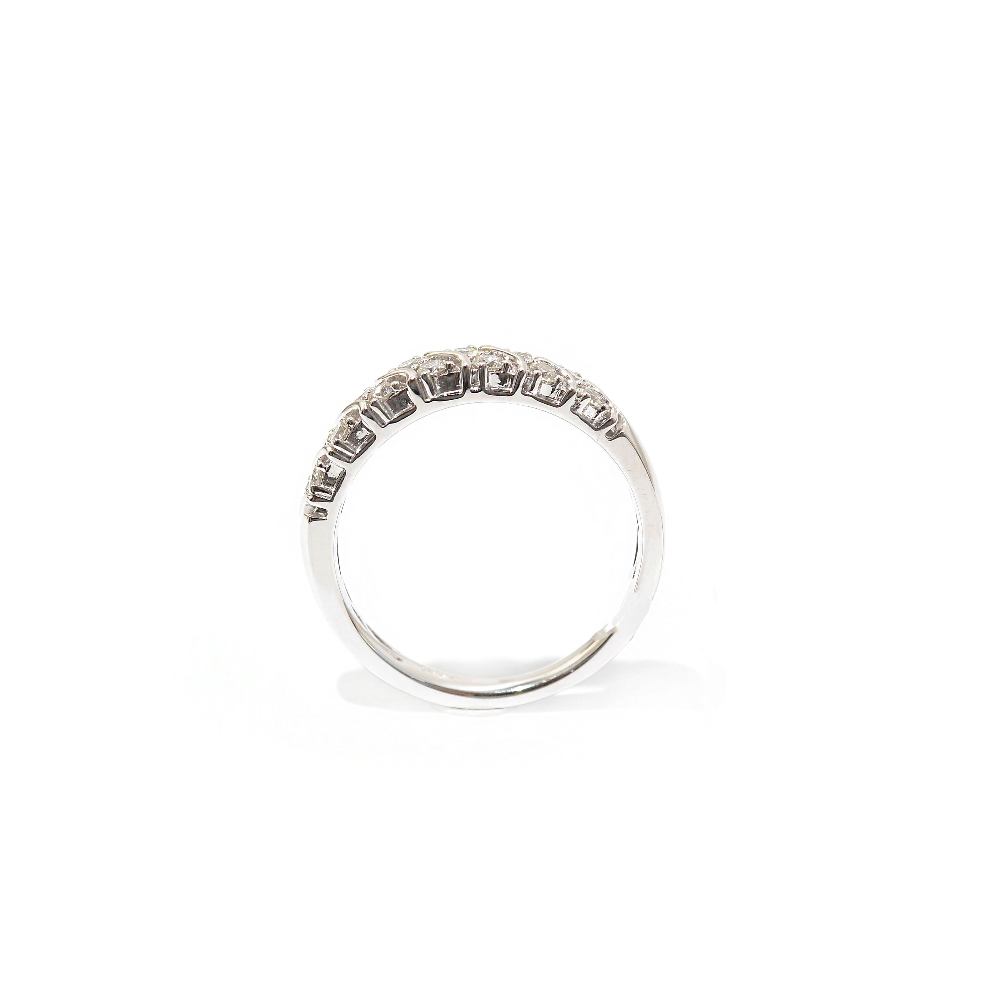 White gold diamonds ring