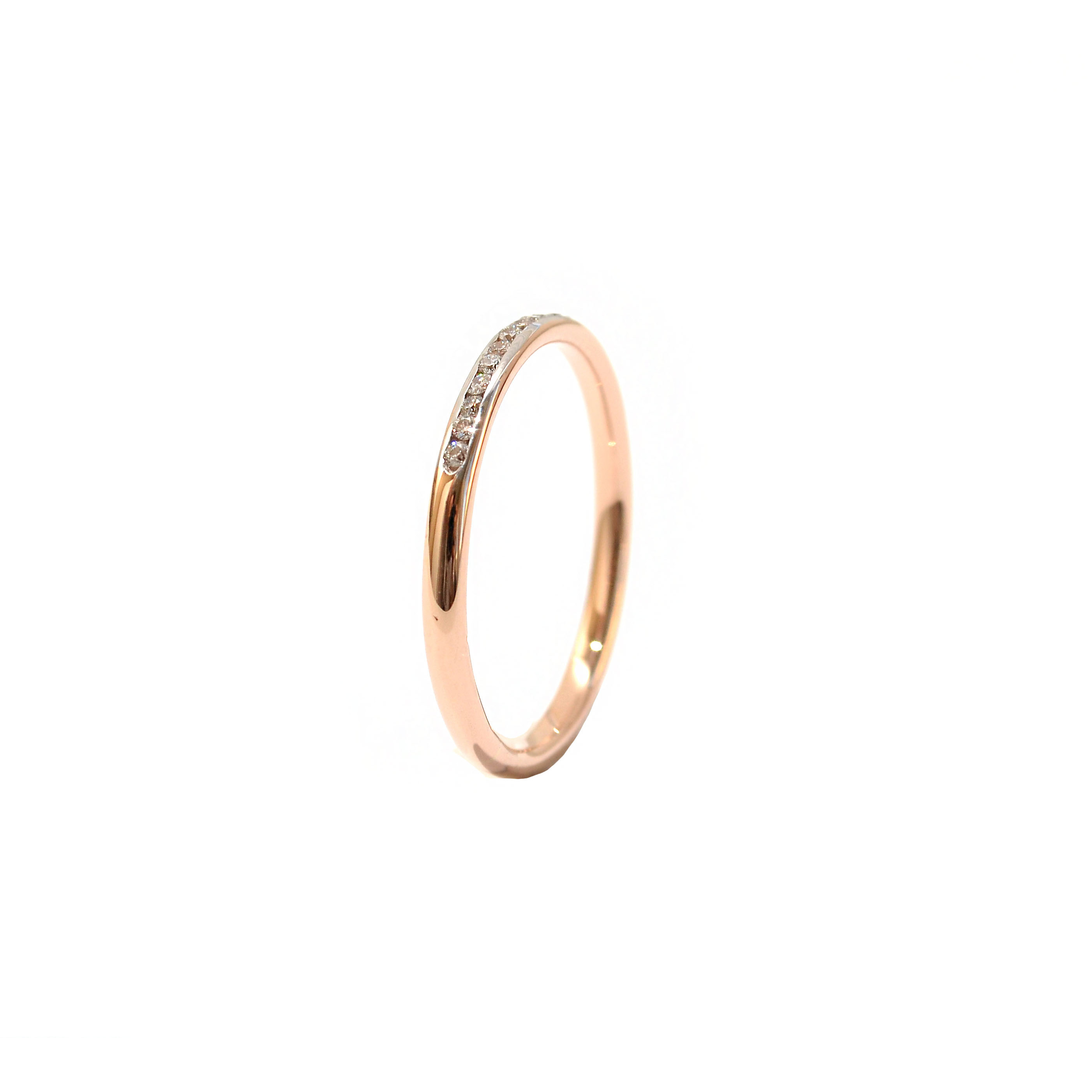 Gold ring with diamonds