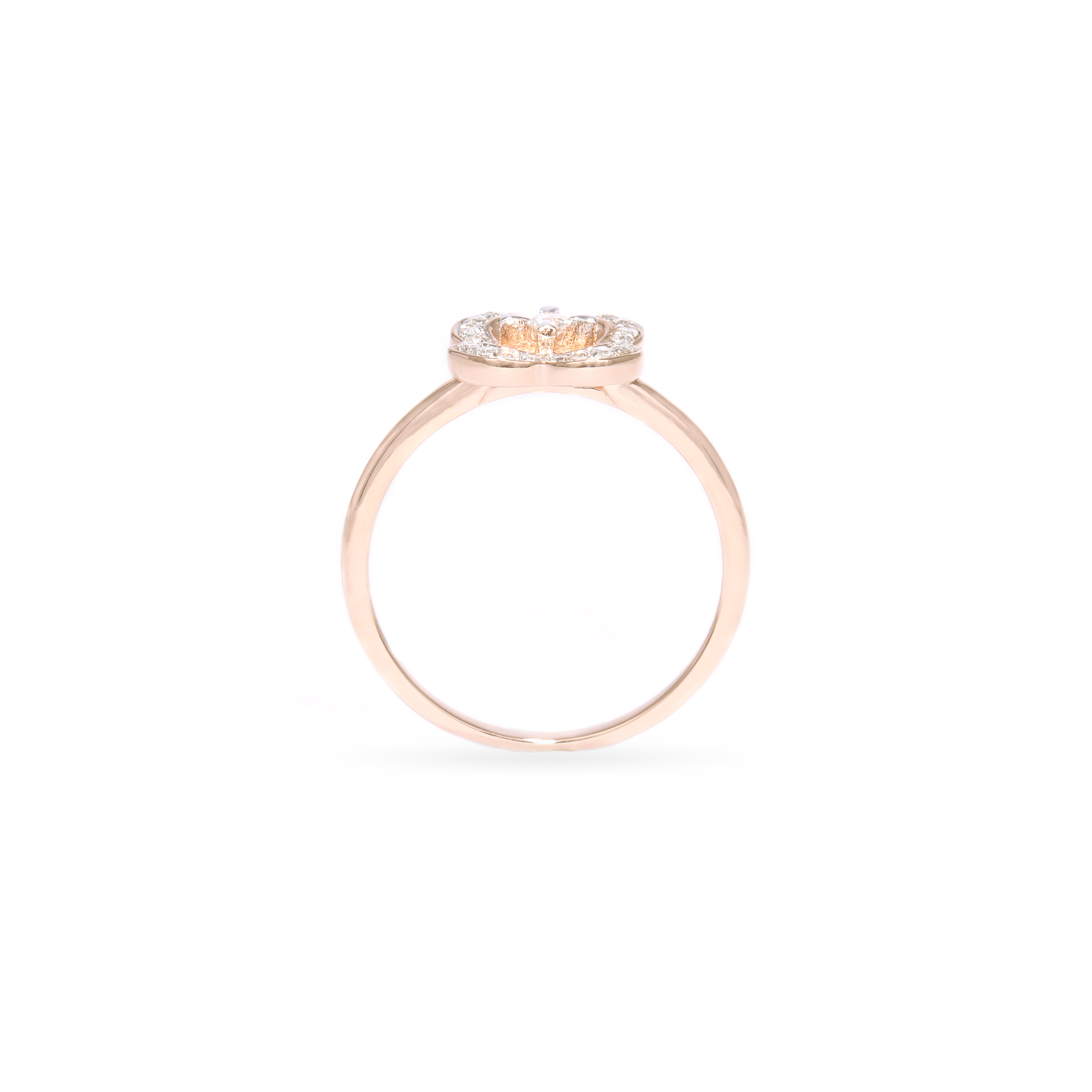 Gold flower ring with diamonds