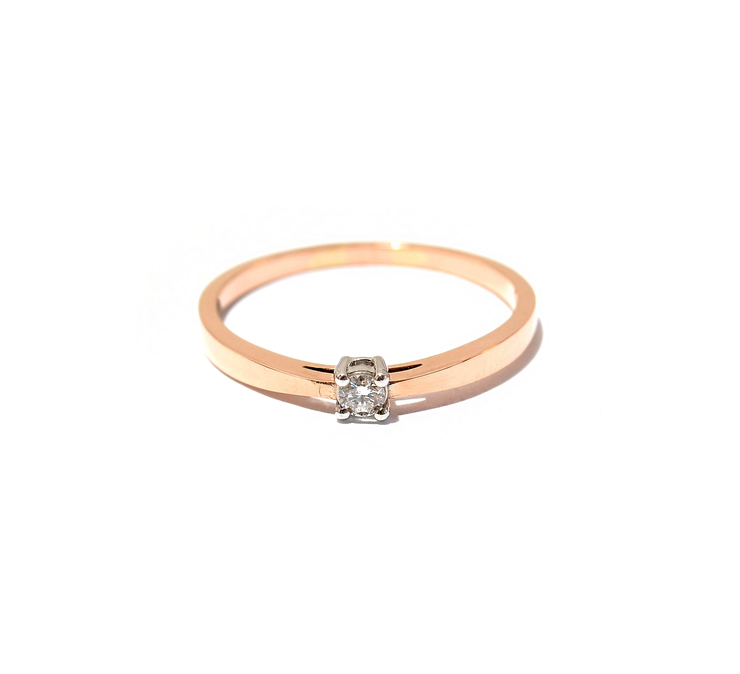 Gold diamond ring