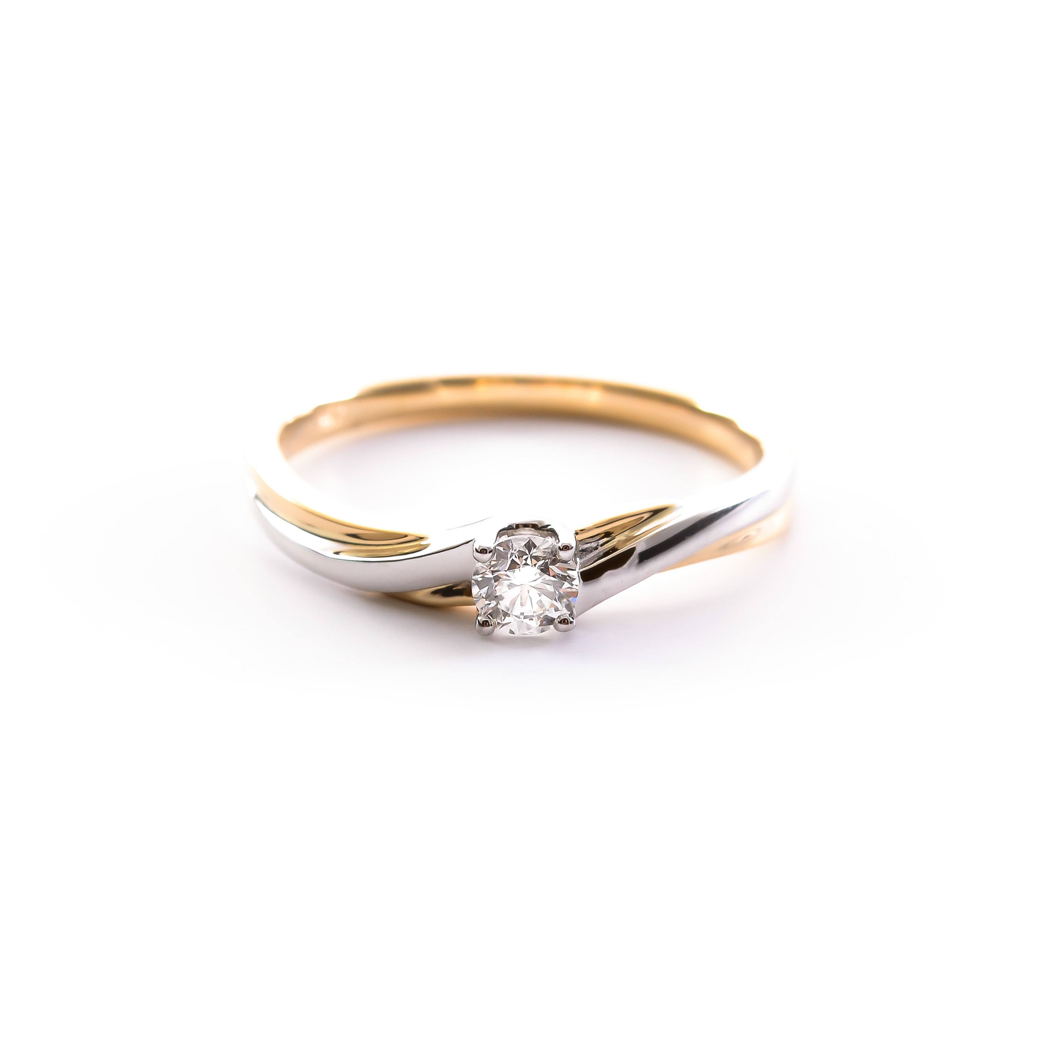 Gold diamond ring