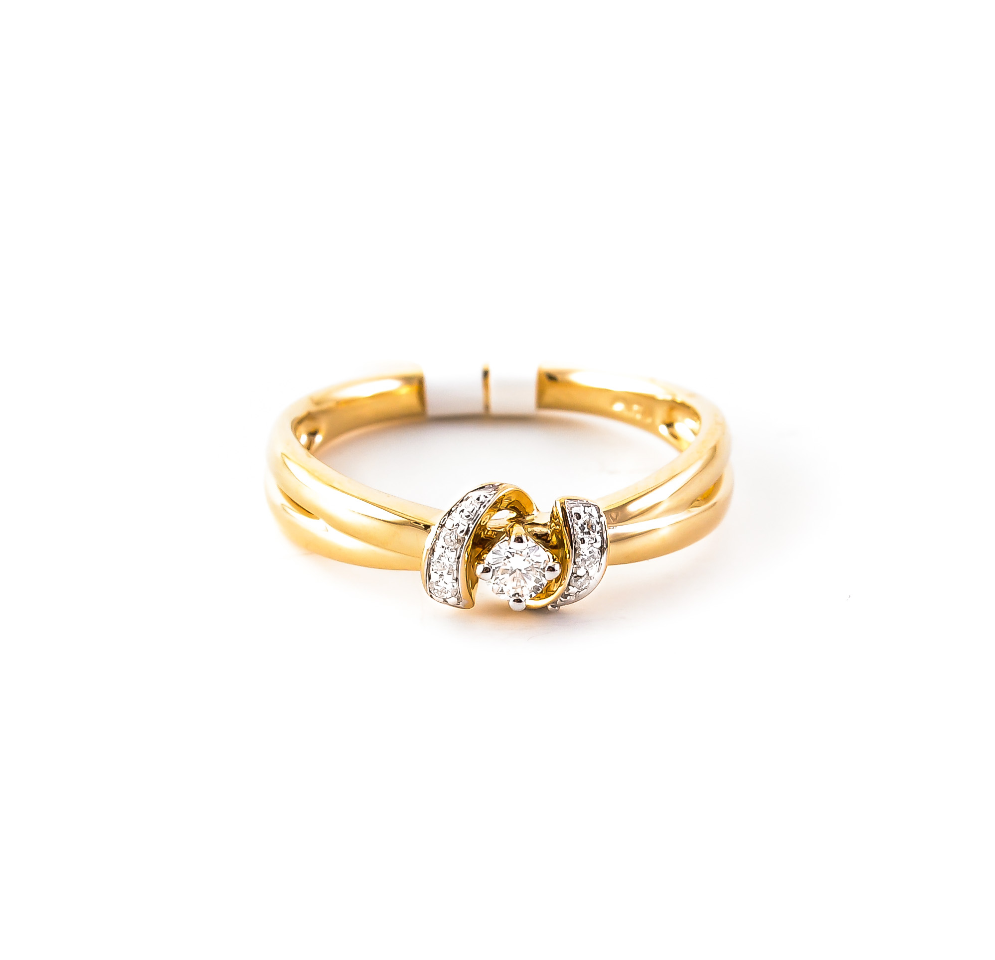 Gold diamond ring